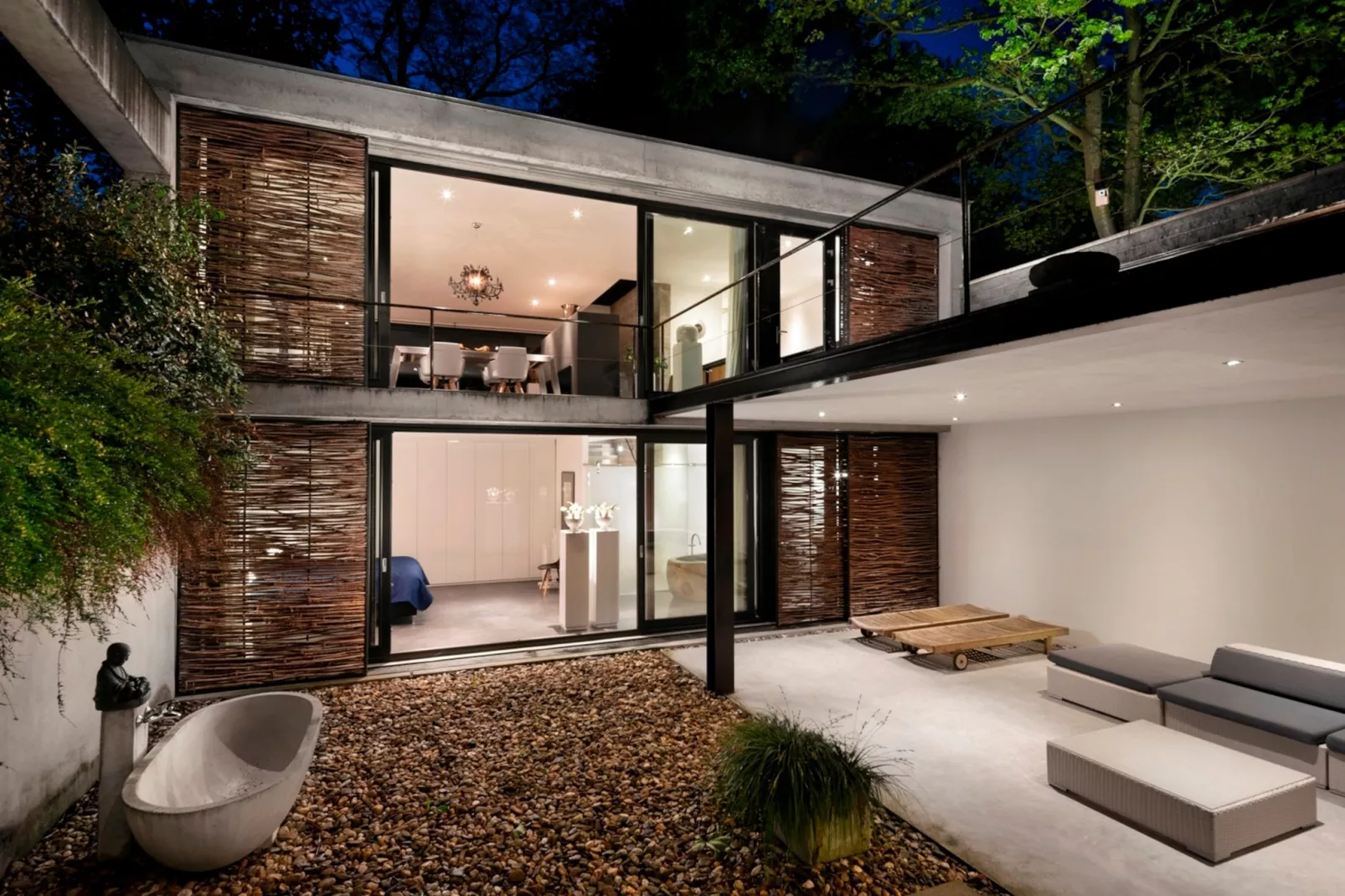 Betonnen Boshuis - Buitenkant zomer