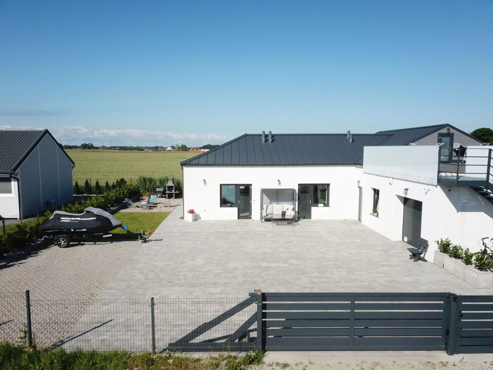 Zwei-Zimmer-Reihenhauswohnung - Binnen