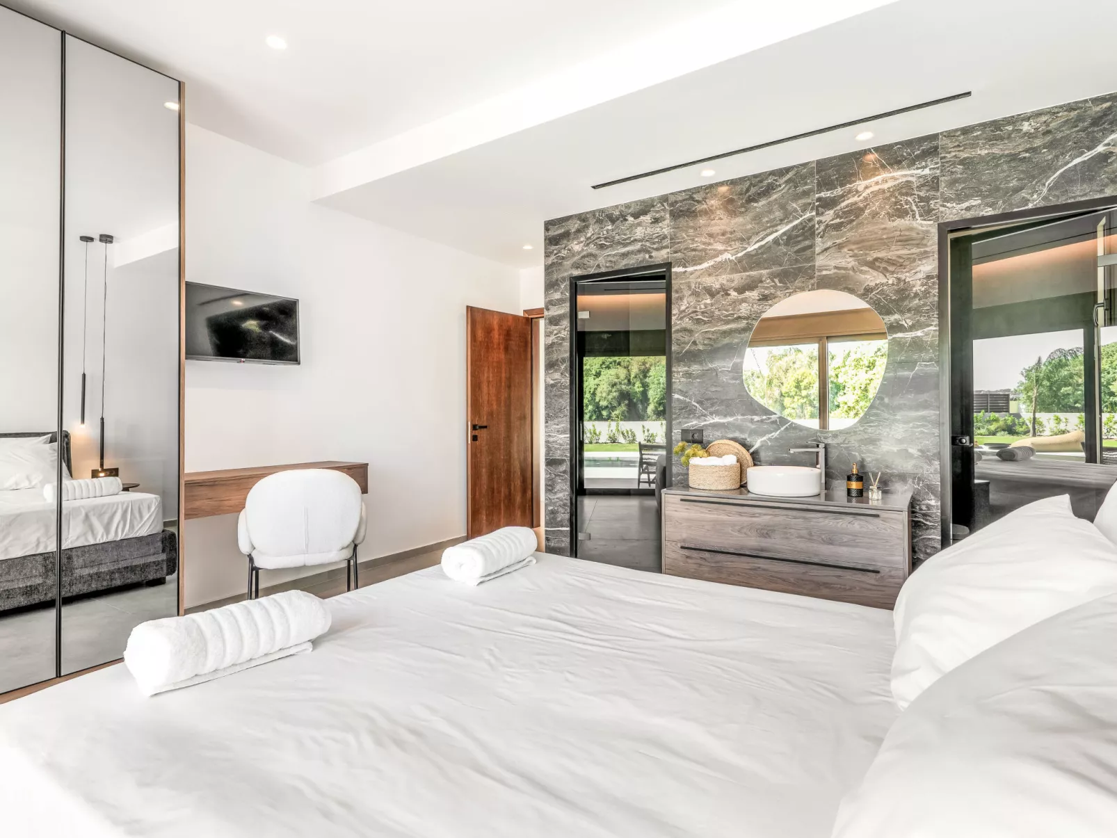 Ruby Paradise - Binnen