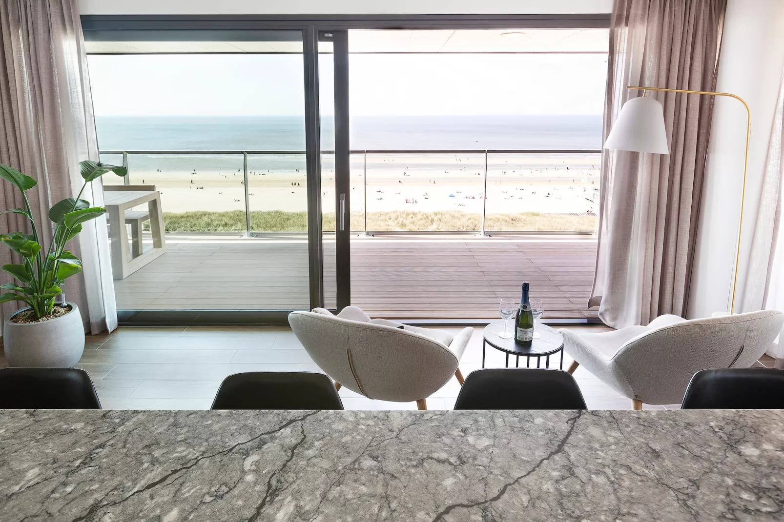 Droomsuites Egmond aan Zee - 8 person apartment - Eetkamer