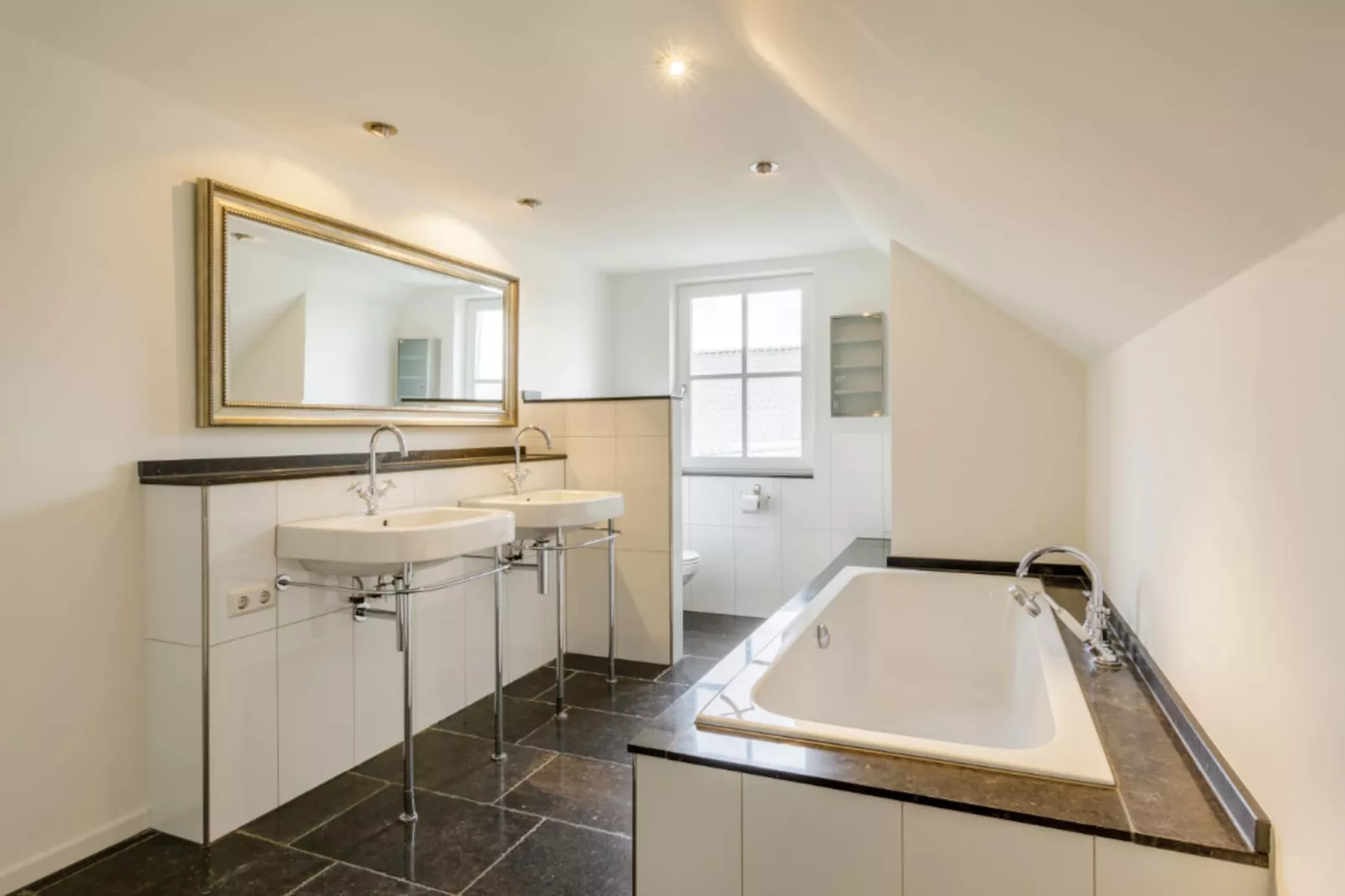 Landhuis Aalten - Badkamer