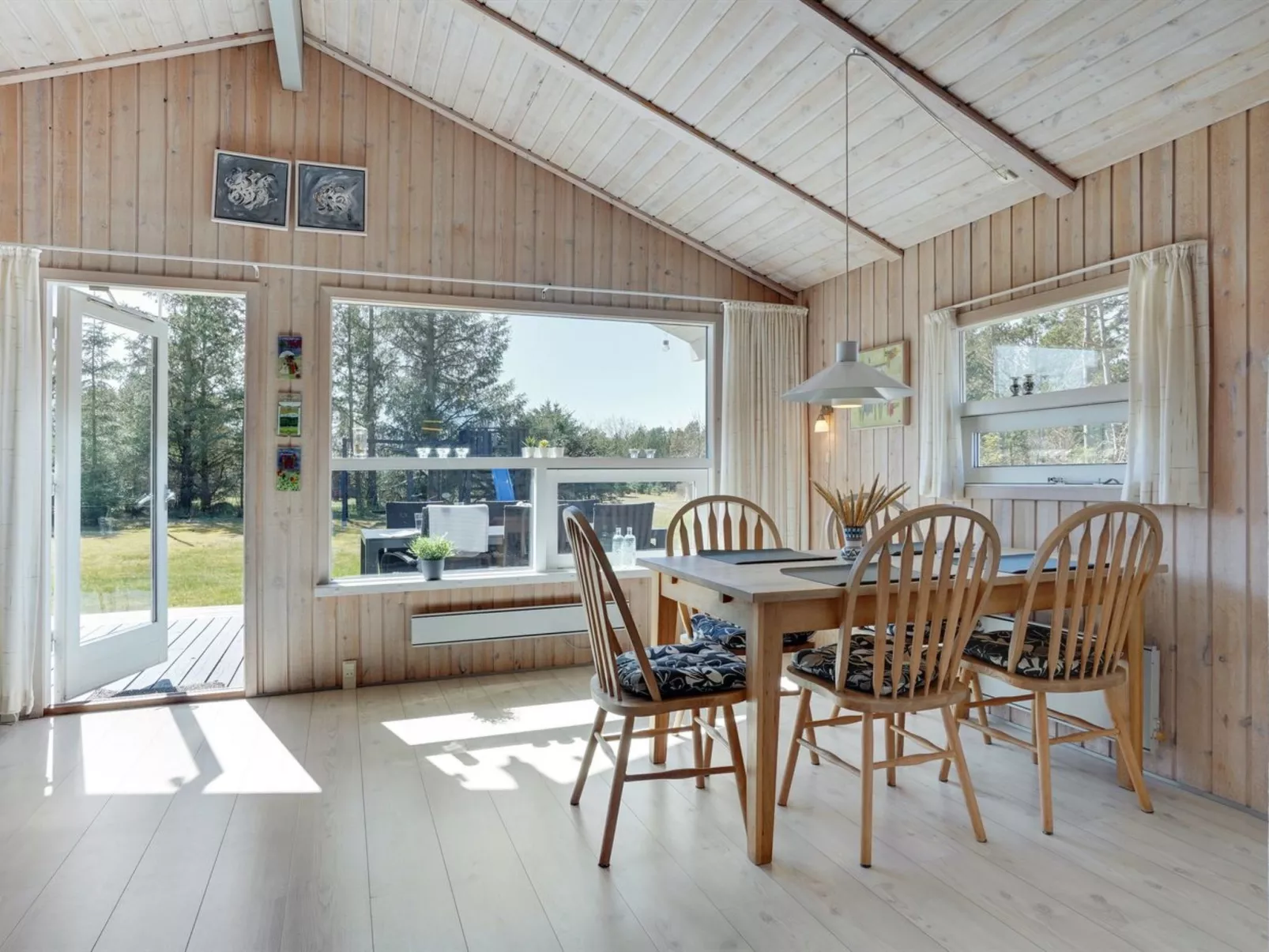 "Akka" - 2km from the sea - Binnen