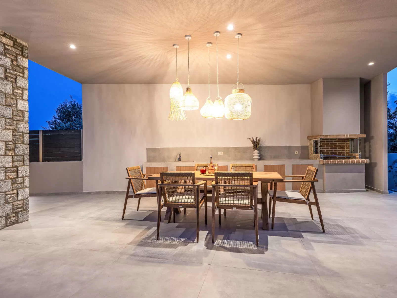 Ruby Paradise - Buiten