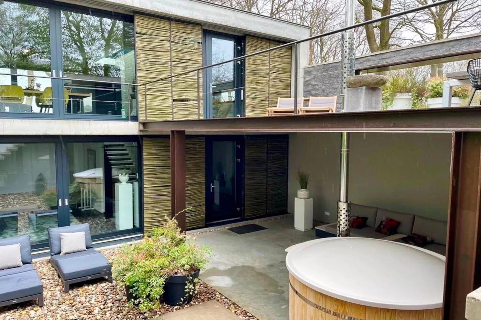 Betonnen Boshuis - Faciliteiten