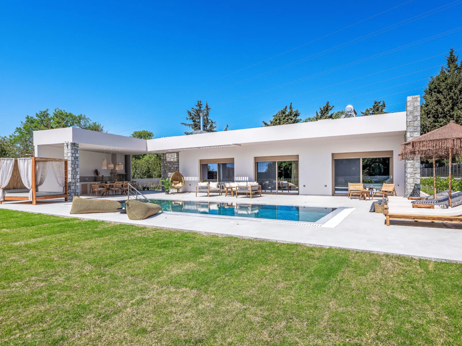 Ruby Paradise - Buiten