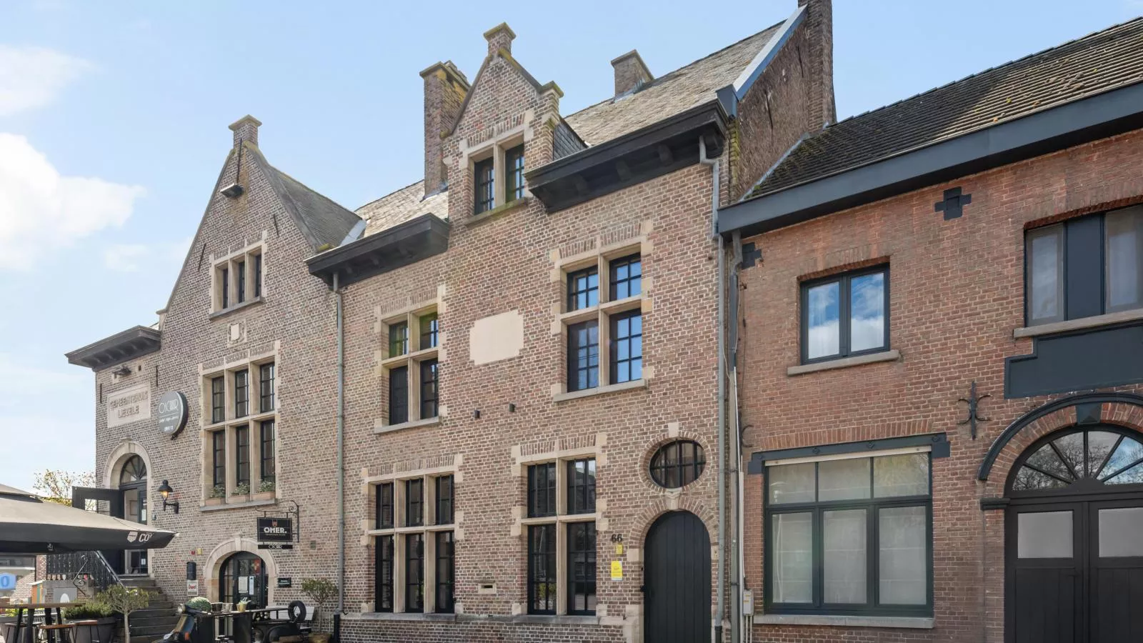 Pastorie Liezele - Buitenkant zomer