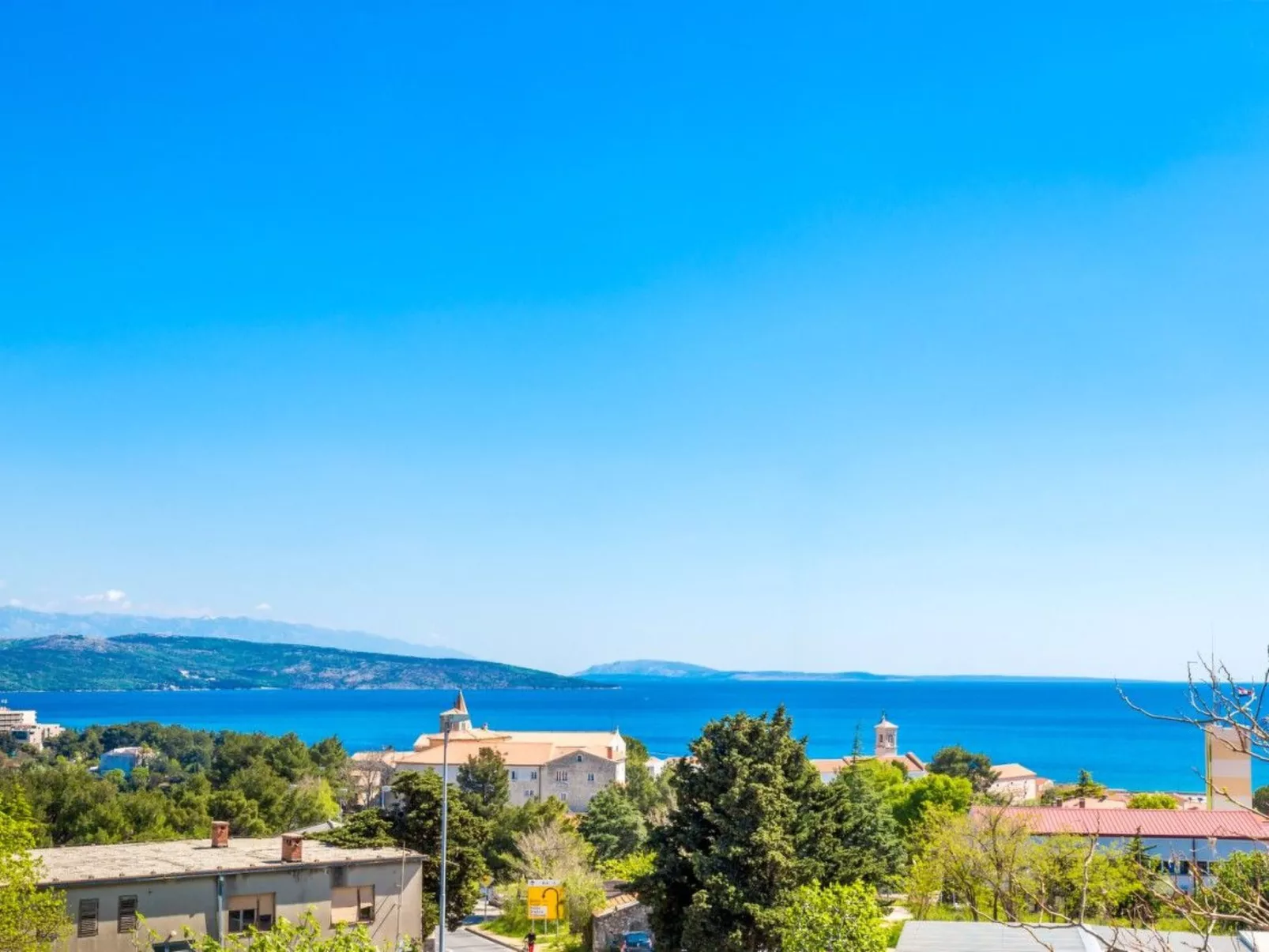 Geräumige Wohnung in Krk mit Garten und Terrasse