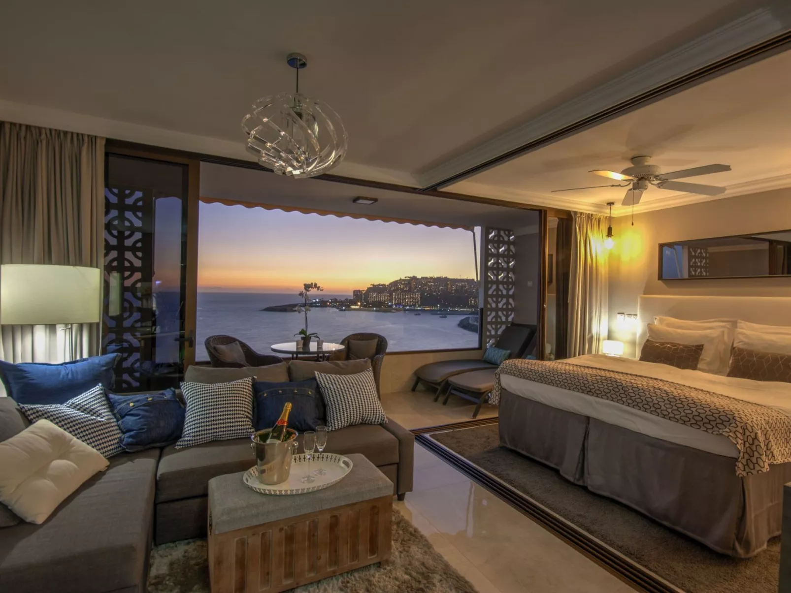 Luxus, Eleganz und Sonnenuntergänge am Strand