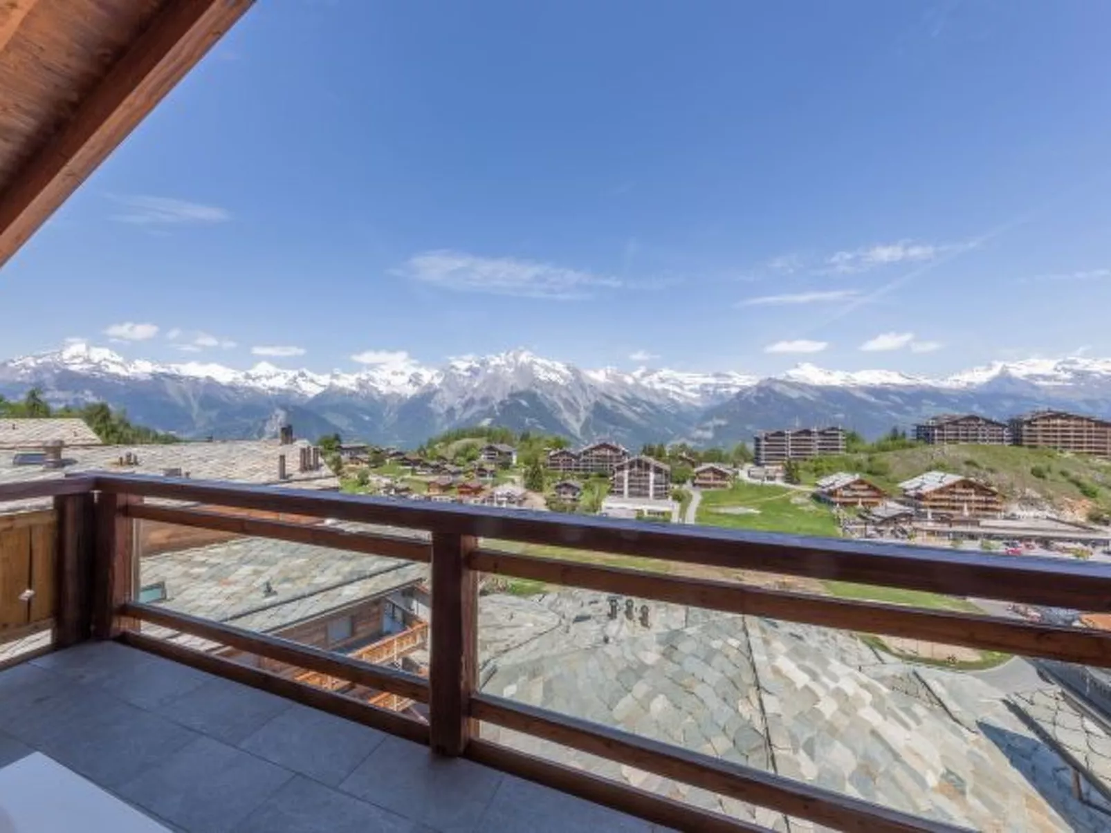 Grimpeur luxury duplex, Spa Access Front Telecabin