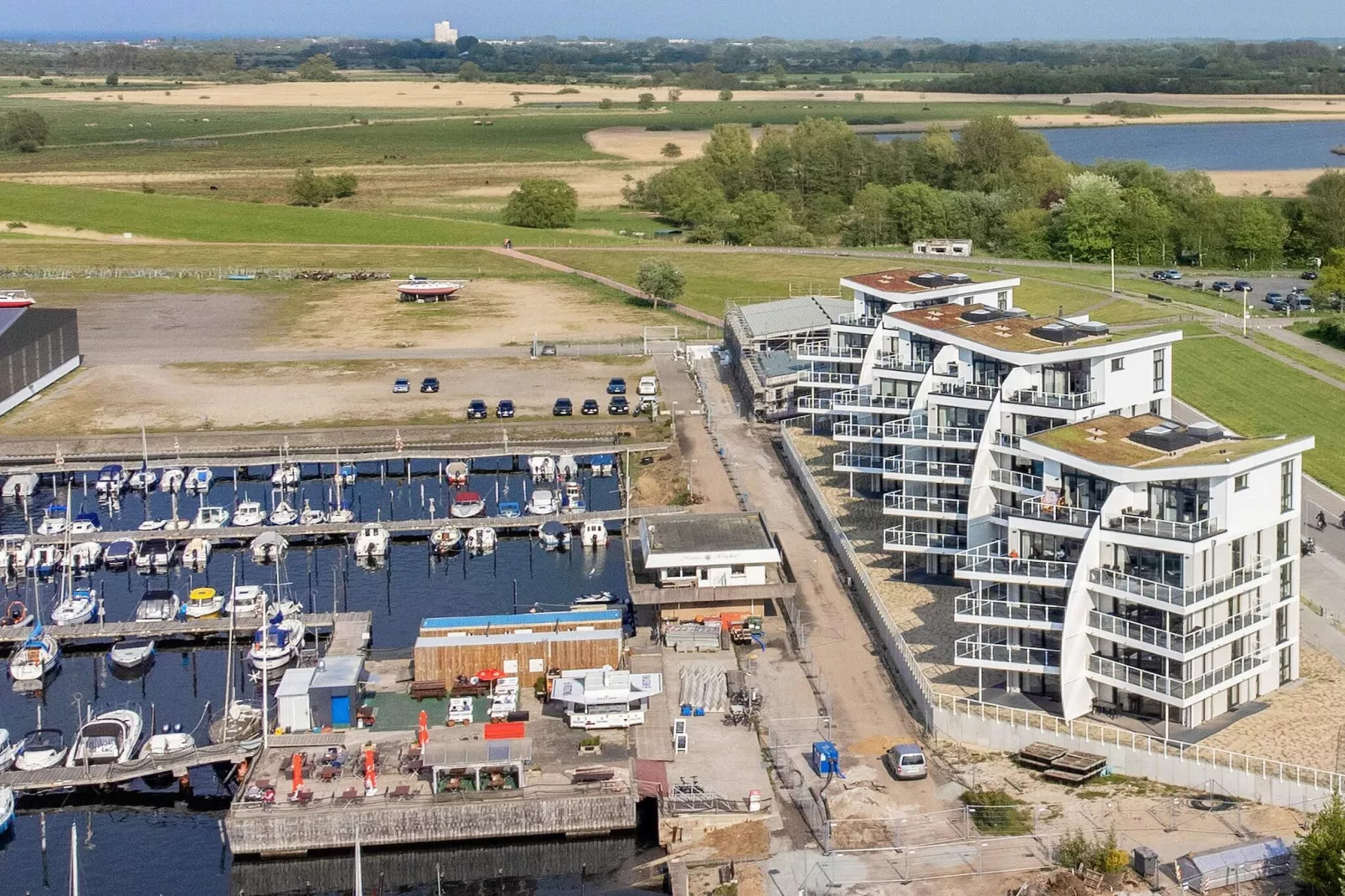 Modern vakantieappartement direct aan zee
