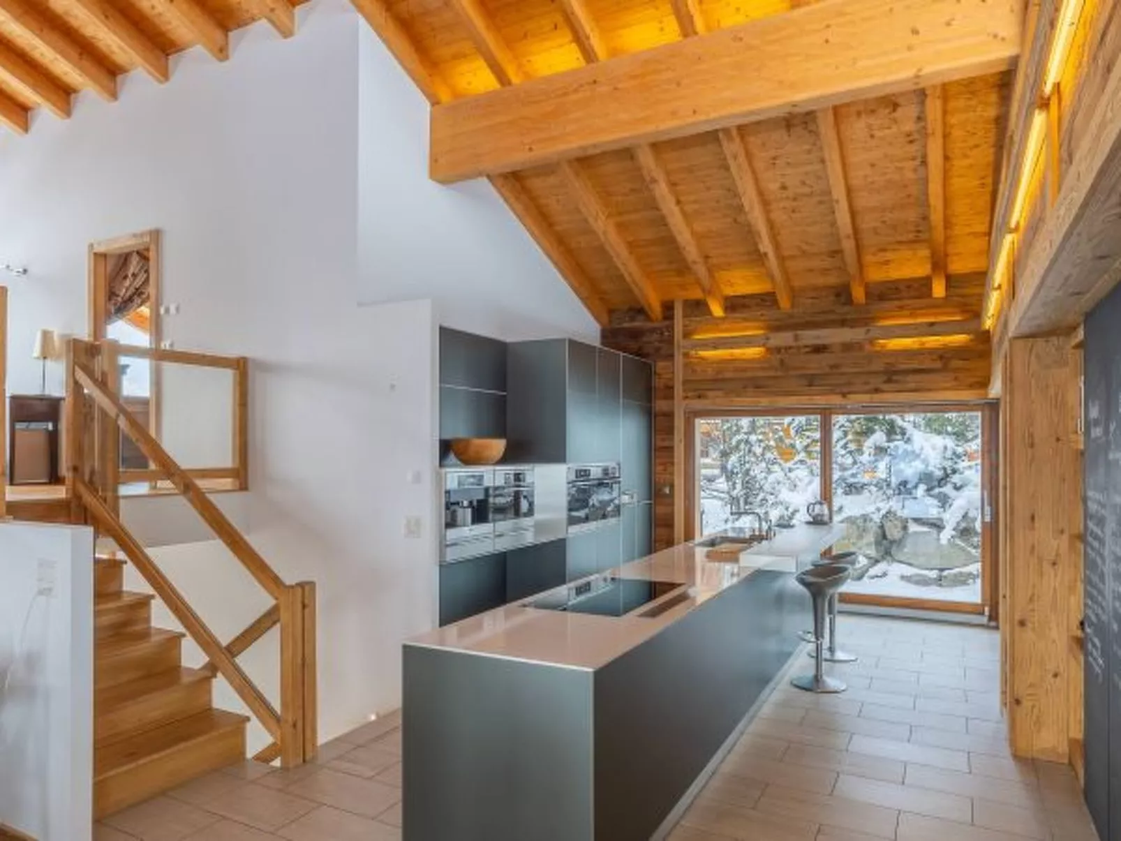 Above the Clouds - spacious chalet with great view