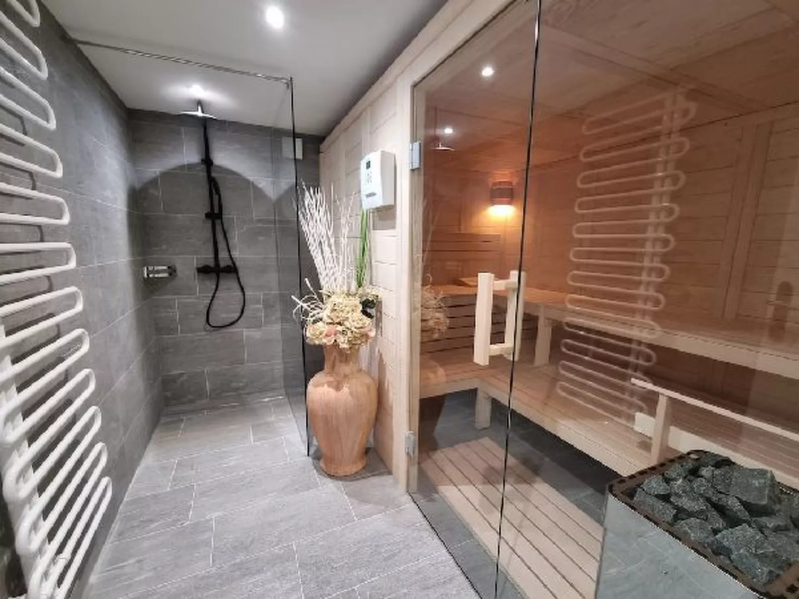 Alpine Retreat & Sauna - Binnen