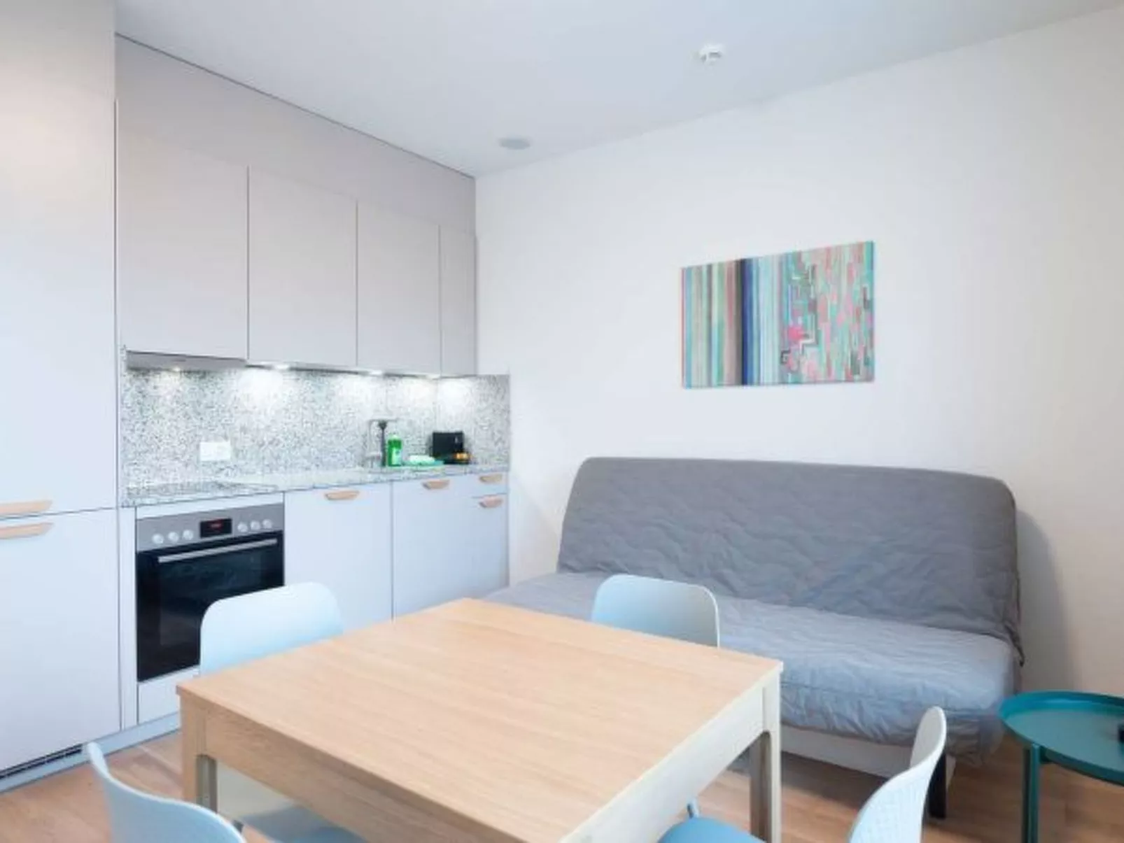 ZH Green 4 - Letzigrund HITrental Apartment - Binnen