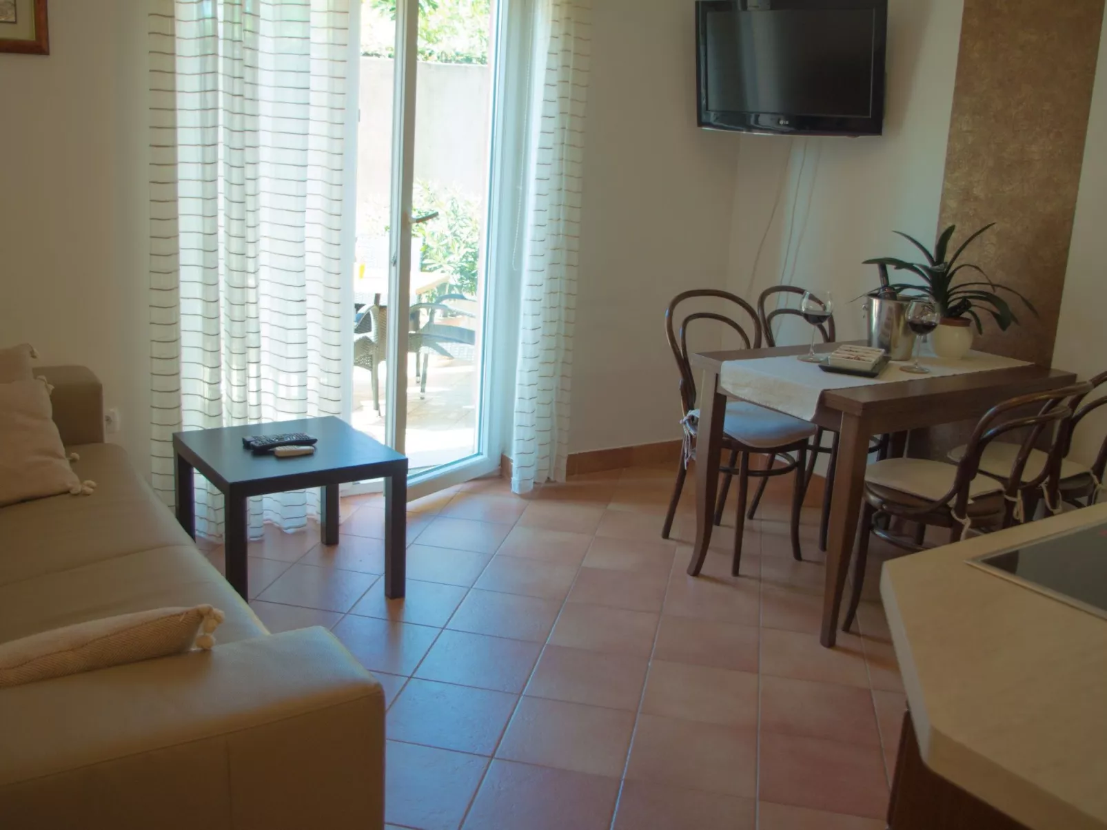 Modernes Apartment mit großer Terrasse und Grillmöglichkeit - Image-tags.info