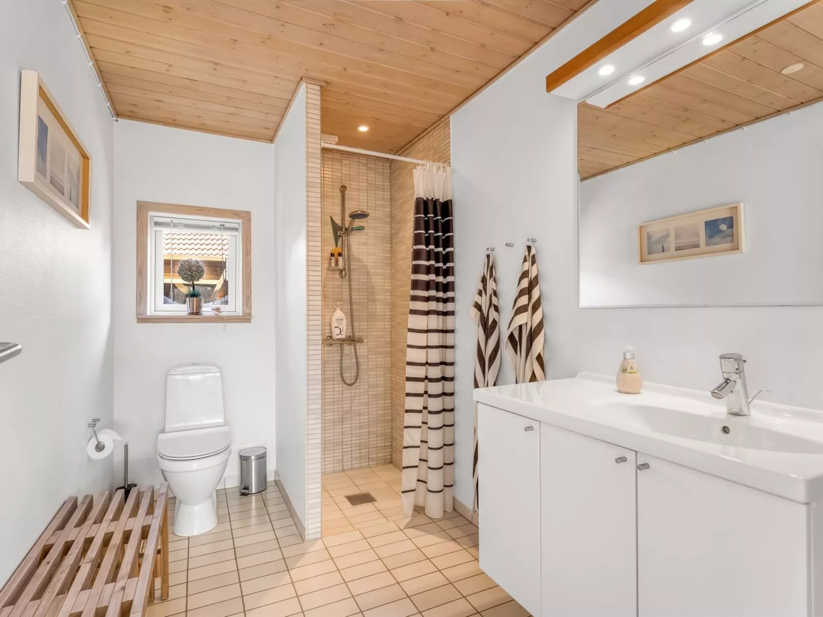 "Safina" - 1km from the sea - Binnen