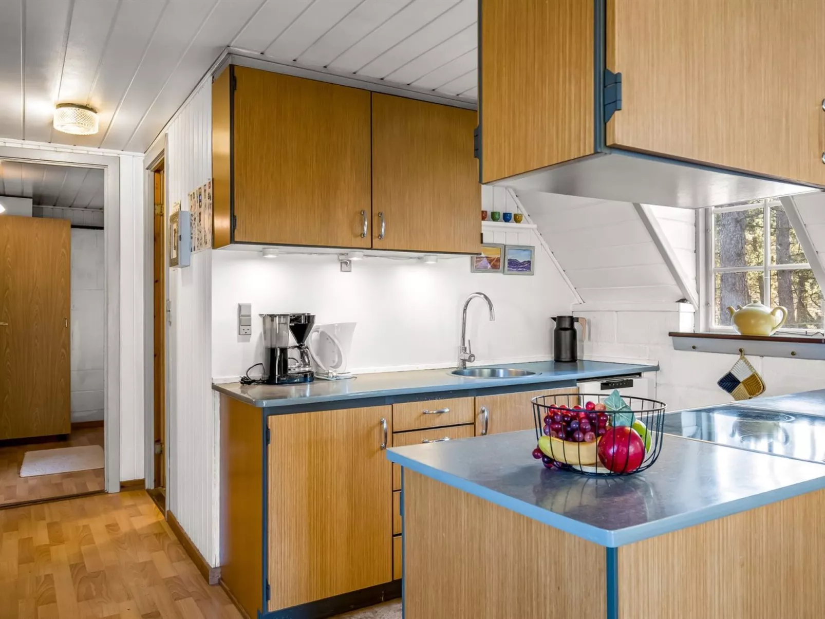 "Evelyn" - 2.8km from the sea - Binnen