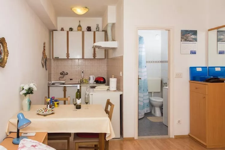 Apartment Stella Polaris - Studio Apartment A2 - Eetkamer