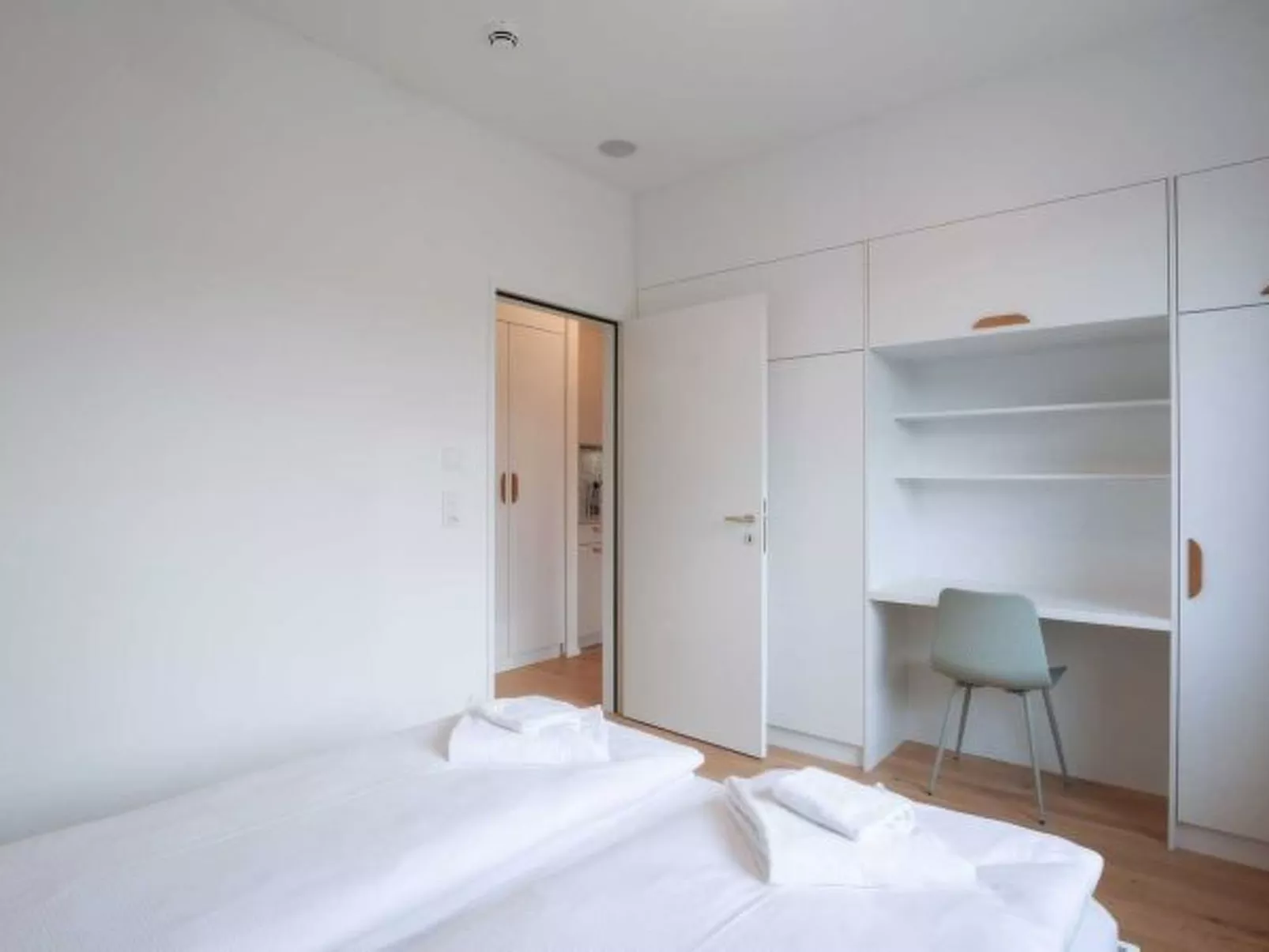 ZH Yellow 5 - Letzigrund HITrental Apartment - Binnen