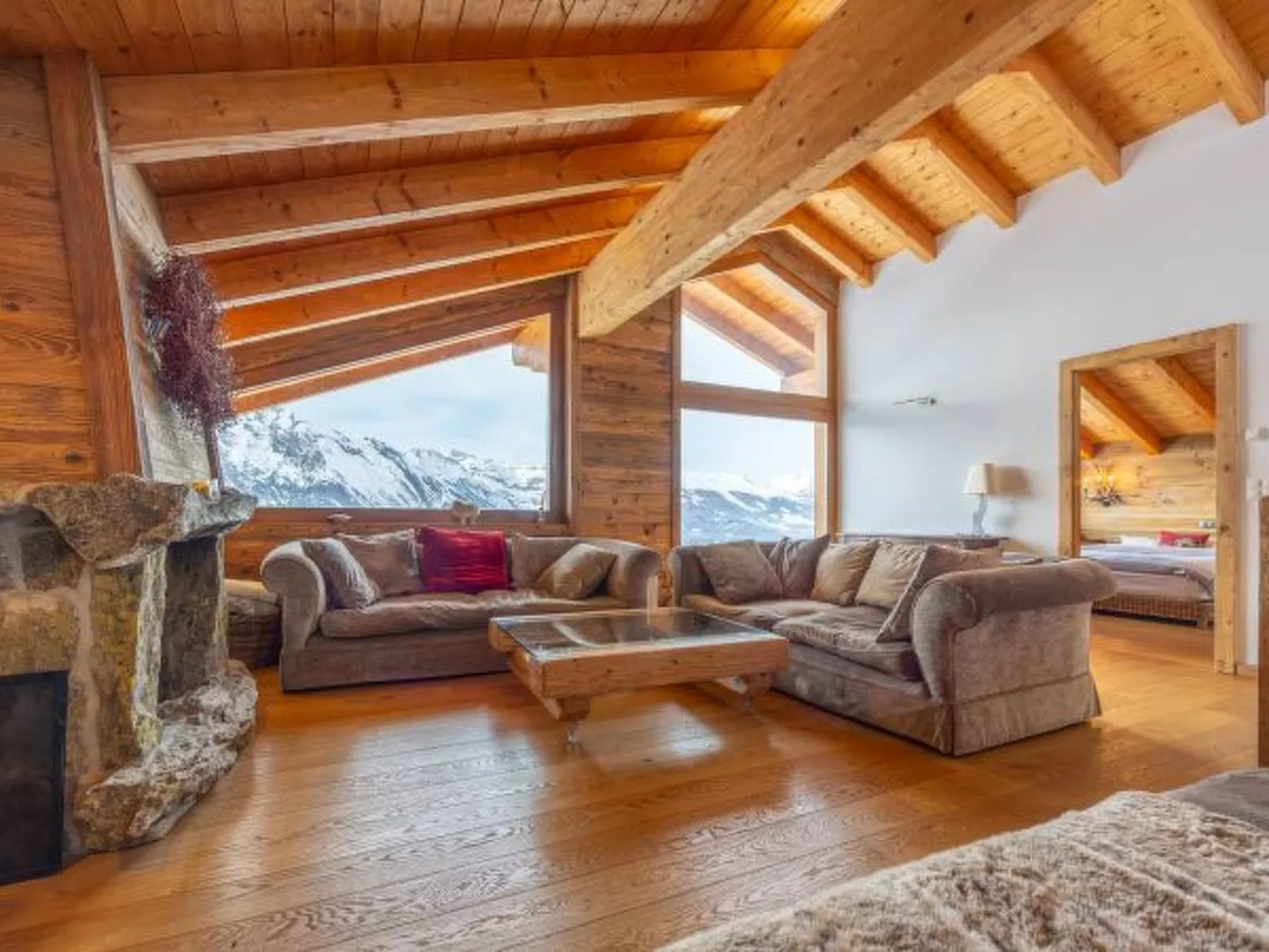 Above the Clouds - spacious chalet with great view - Binnen