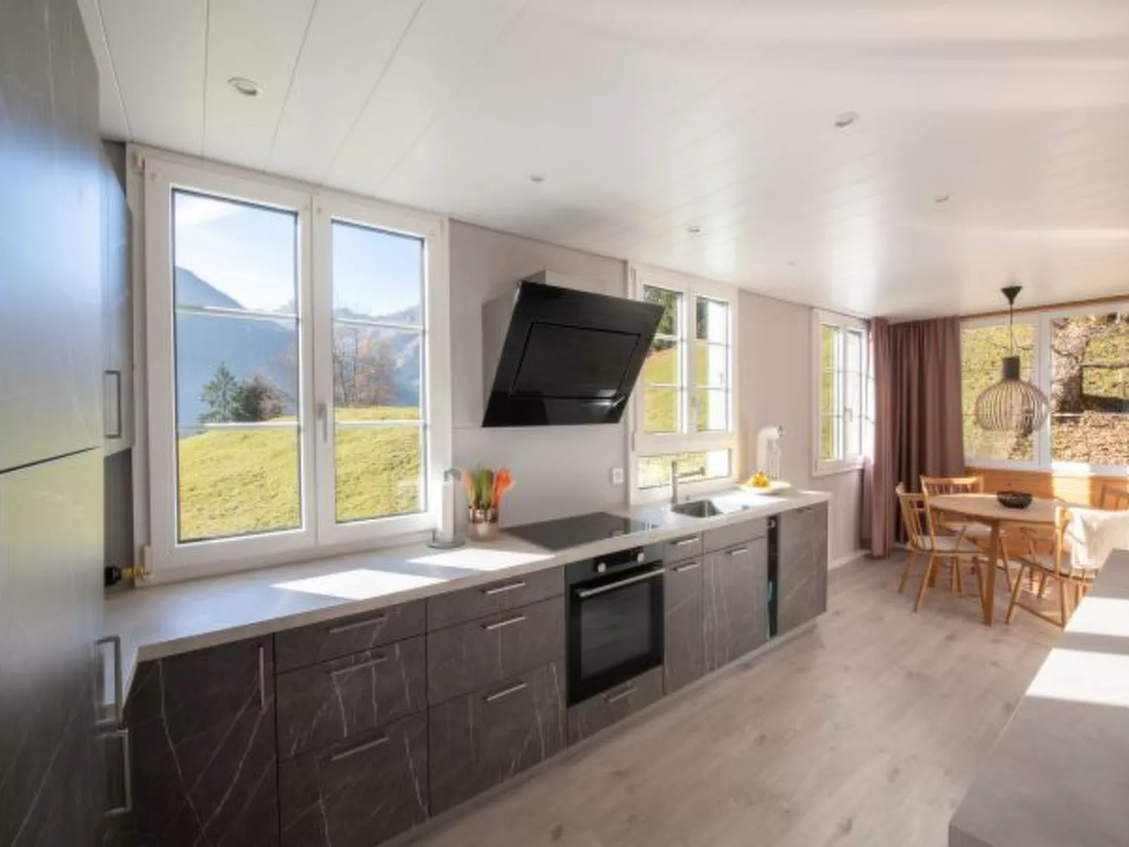 Chalet Hunnenfluh Garden Apartment - Binnen