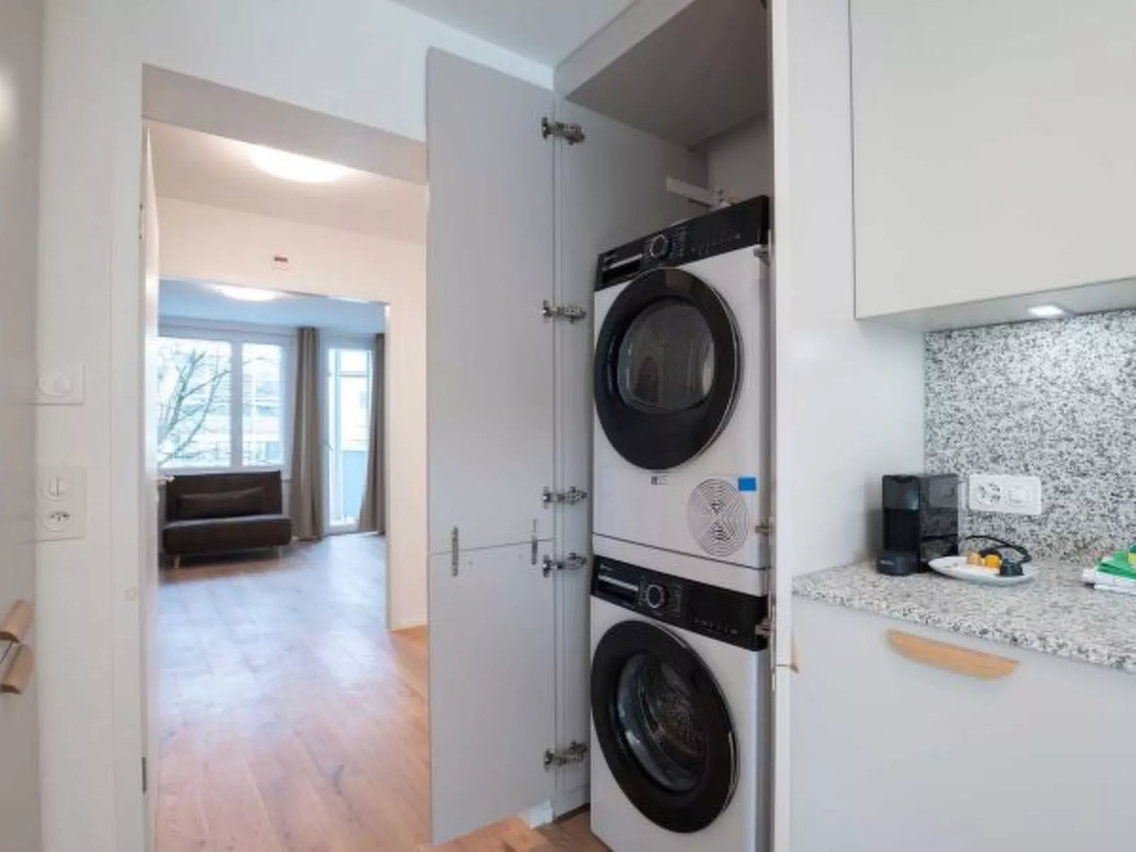 ZH Pink 1 - Letzigrund HITrental Apartment - Binnen