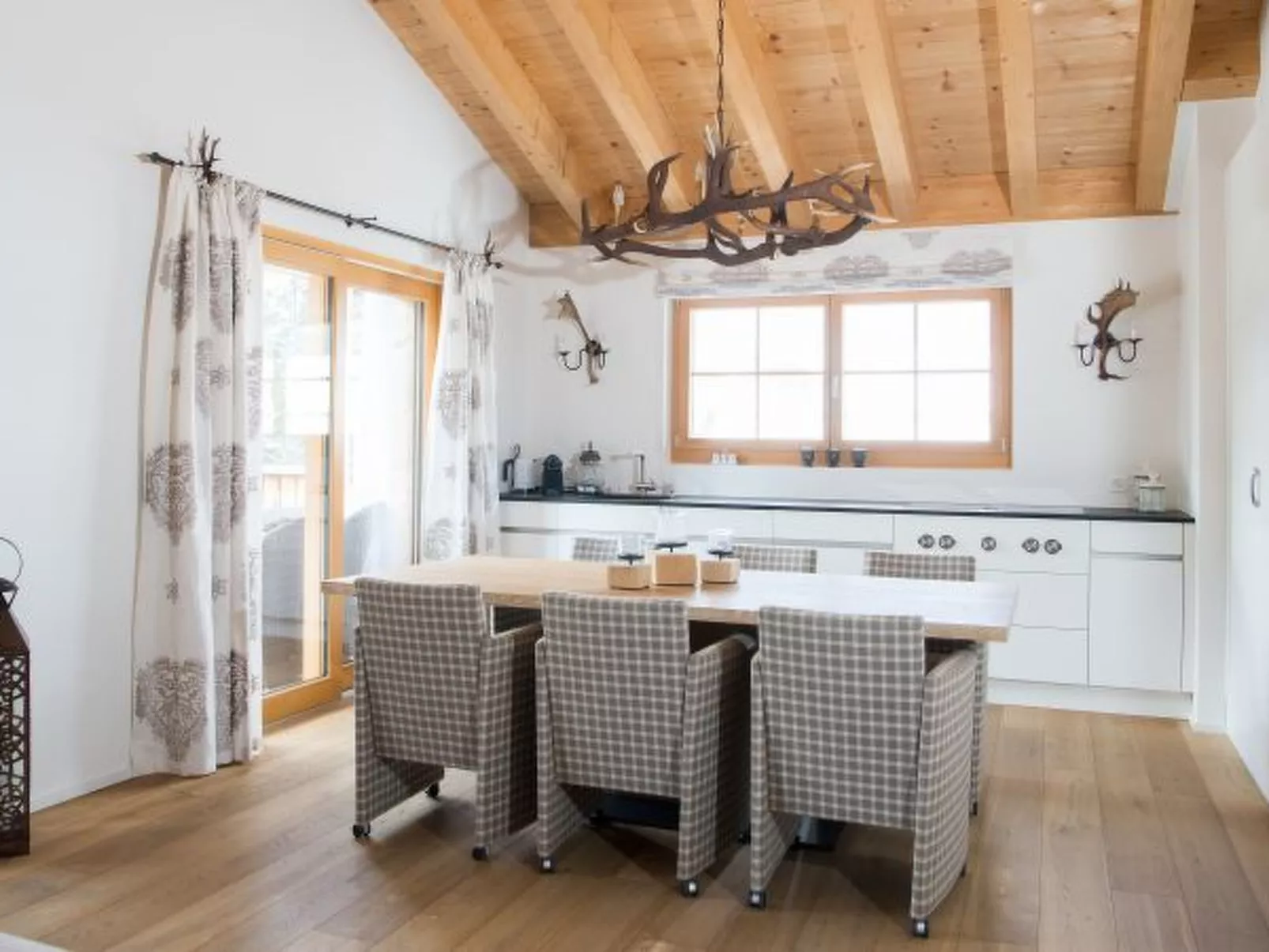 Moderne Ferienwohnung Scalottas Lenzerheide - Binnen