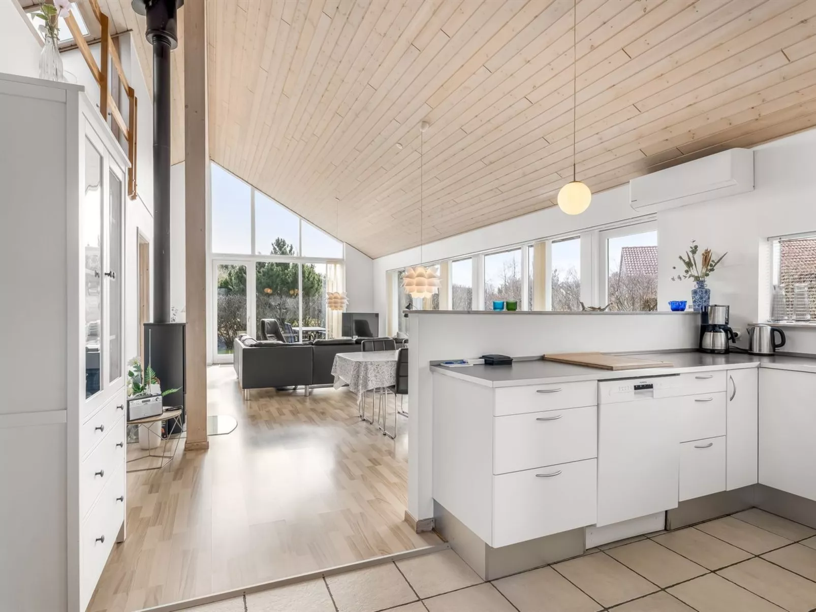 "Safina" - 1km from the sea - Binnen