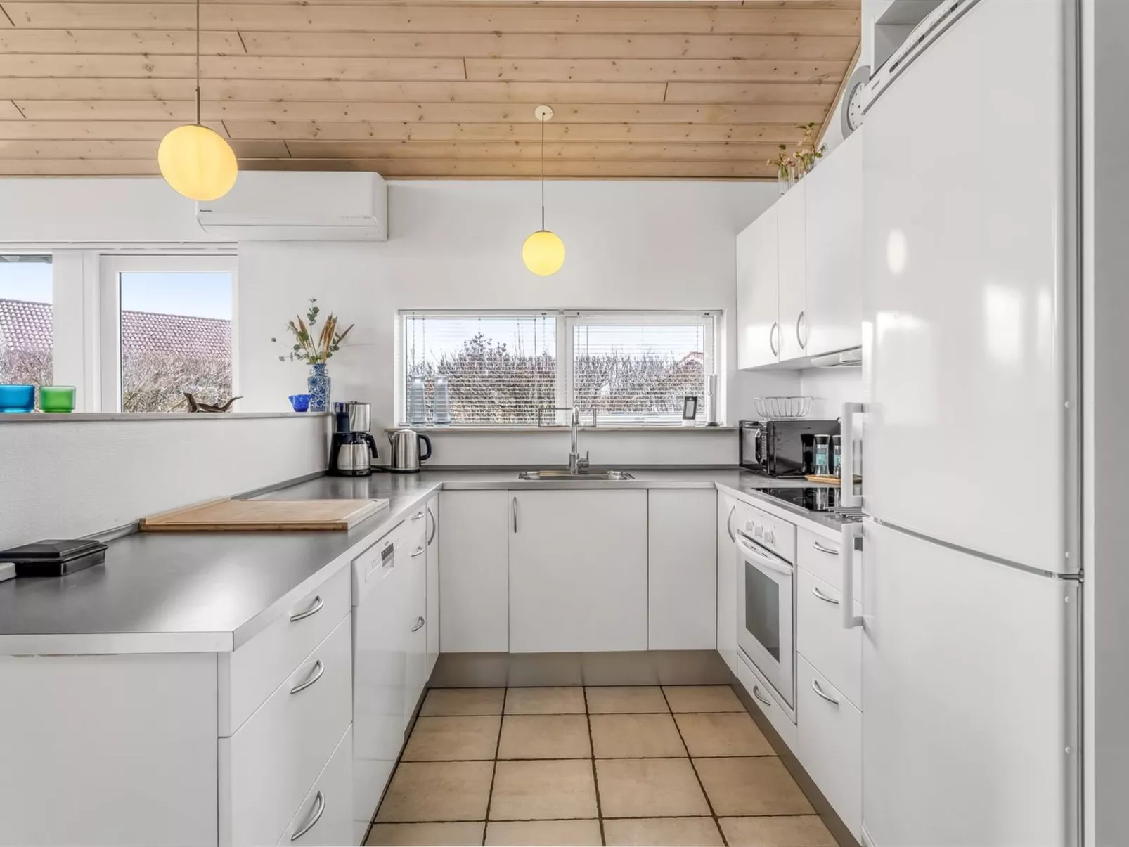 "Safina" - 1km from the sea - Binnen