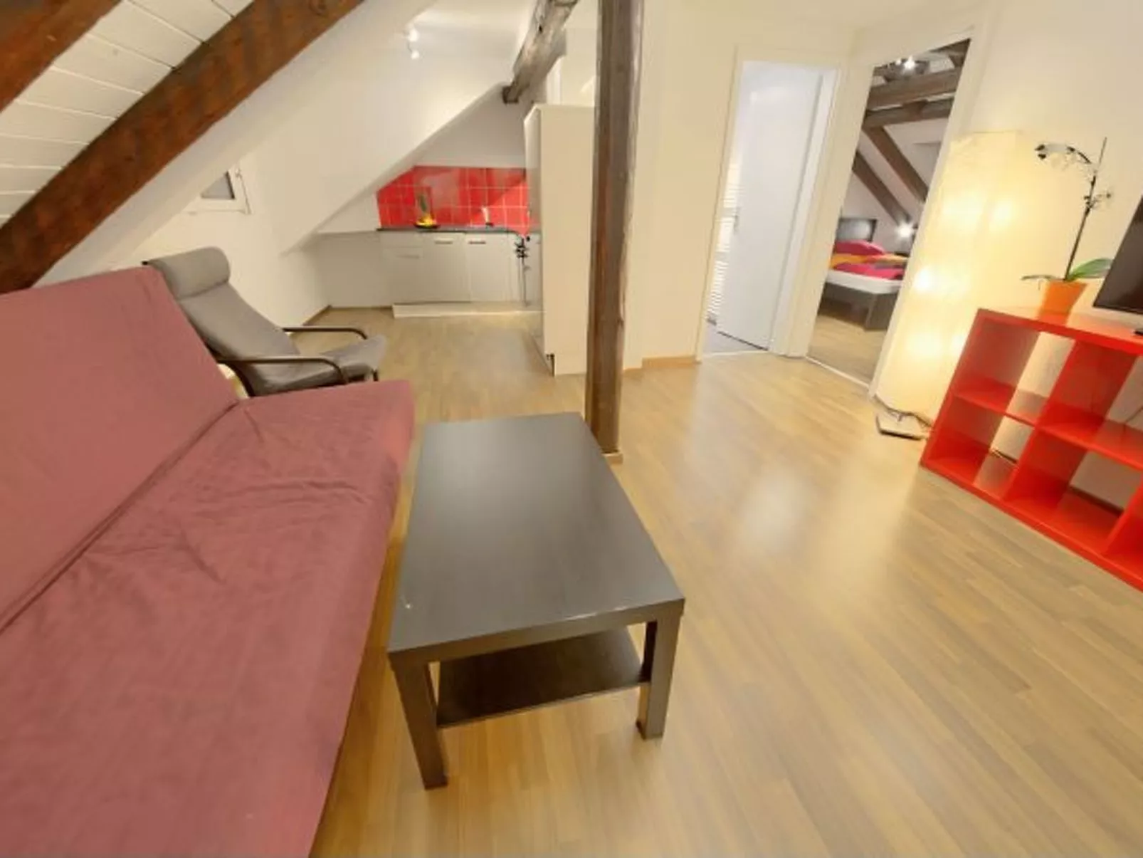ZH Strawberry - Oerlikon HITrental Apartment - Binnen