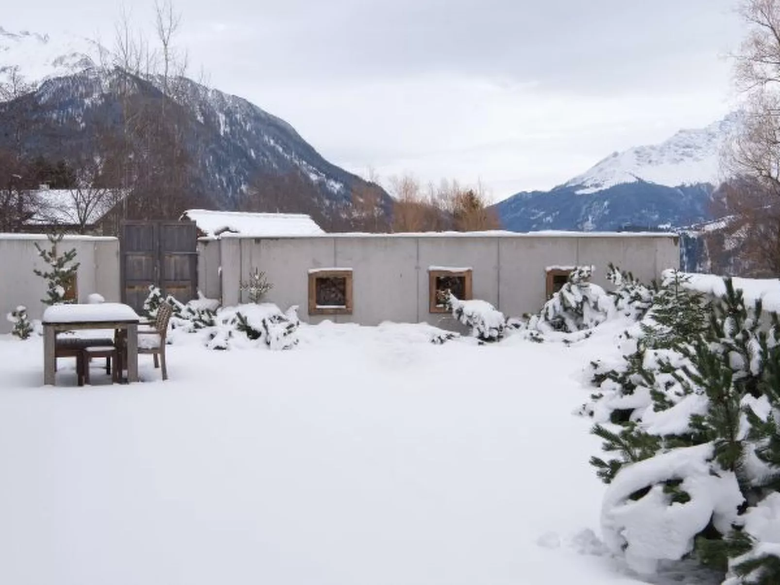 Valmala für 5 Personen und einem Familienhund mit eingezäuntem Garten - Buiten