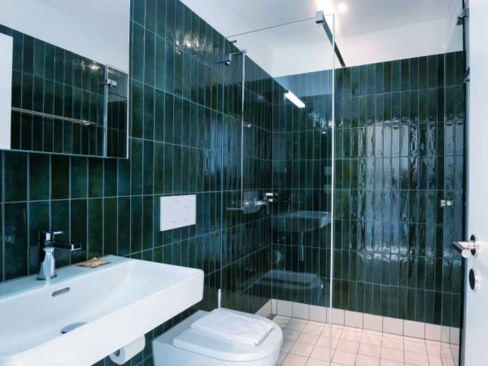 ZH Pink 1 - Letzigrund HITrental Apartment - Binnen