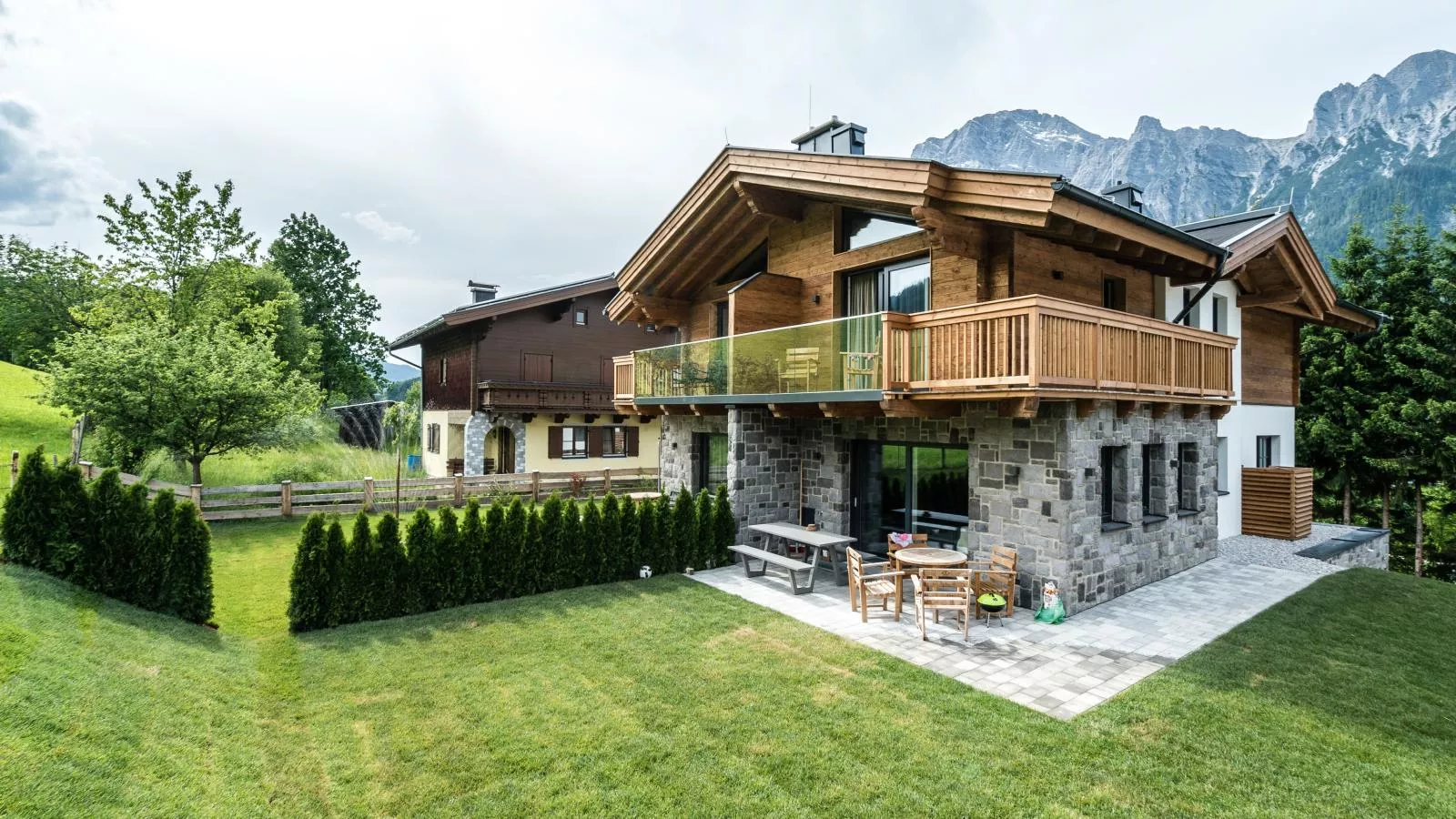 Chalet Schneelöwe L-Buitenkant zomer