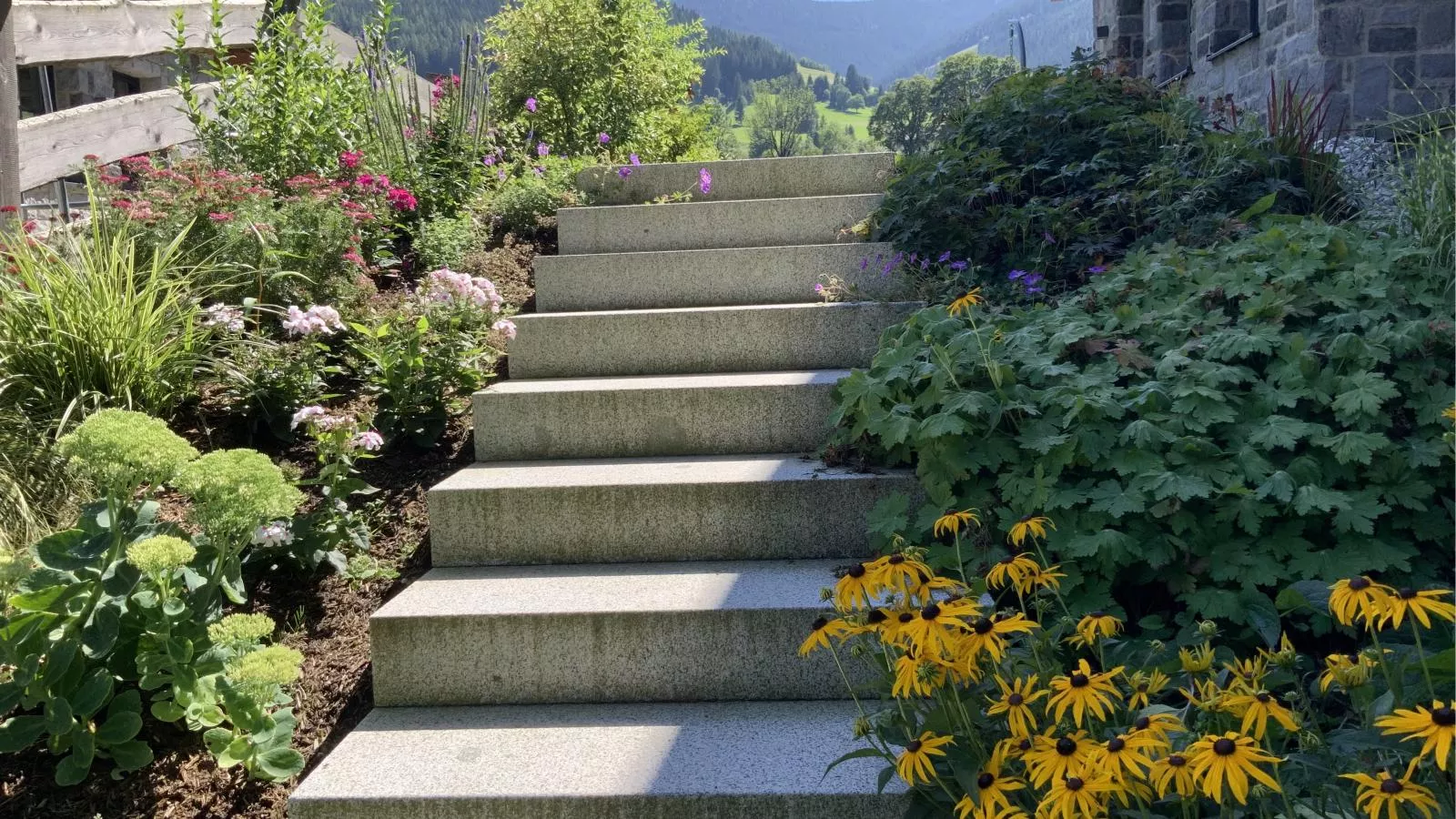 Chalet Schneelöwe L-Tuinen zomer