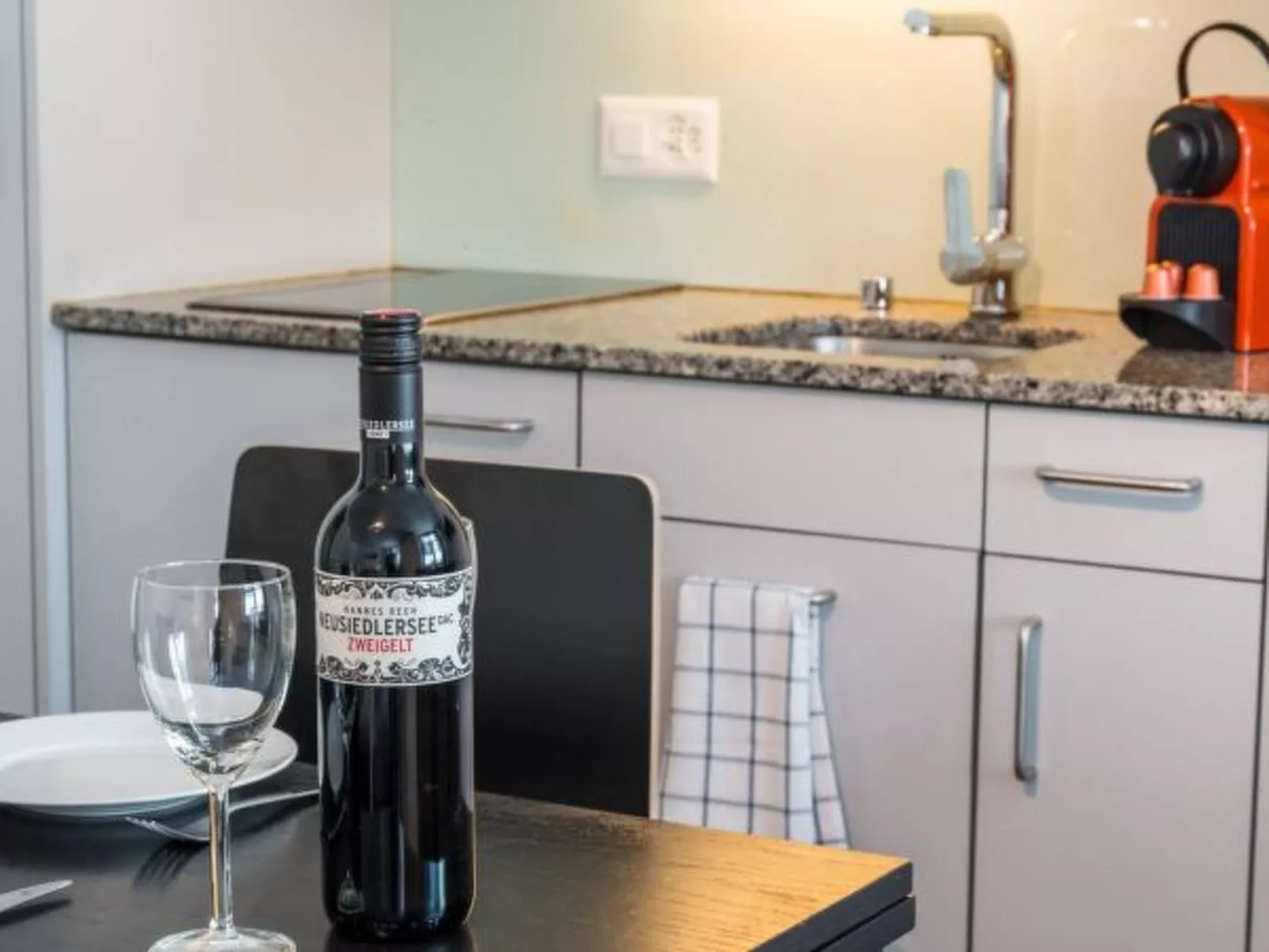 ZH Gasse 2 – HITrental Schmidgasse Apartment - Binnen