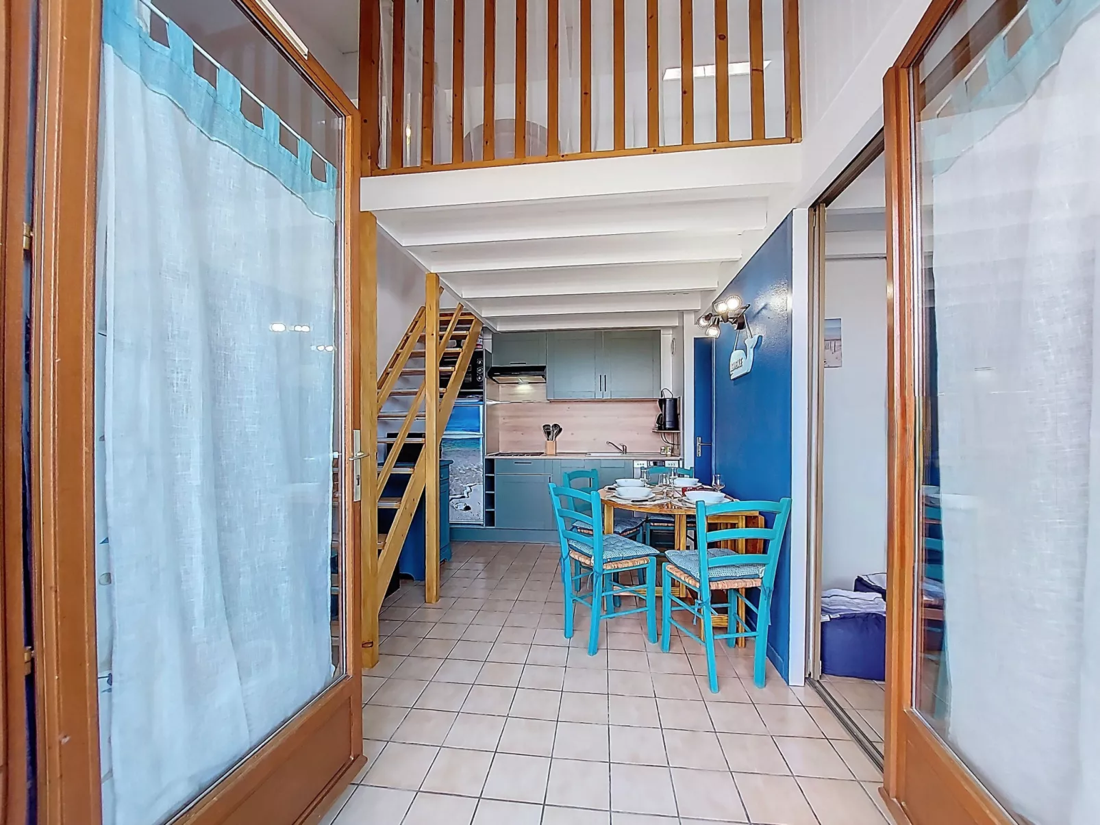 Les Soleils Rouges - Binnen