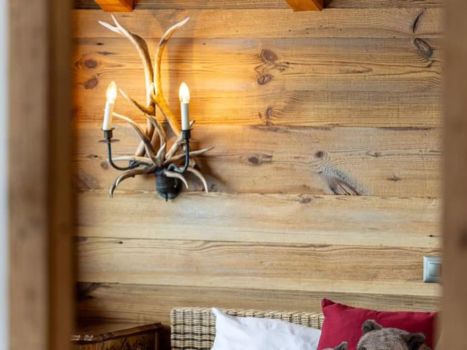 Above the Clouds - spacious chalet with great view - Binnen