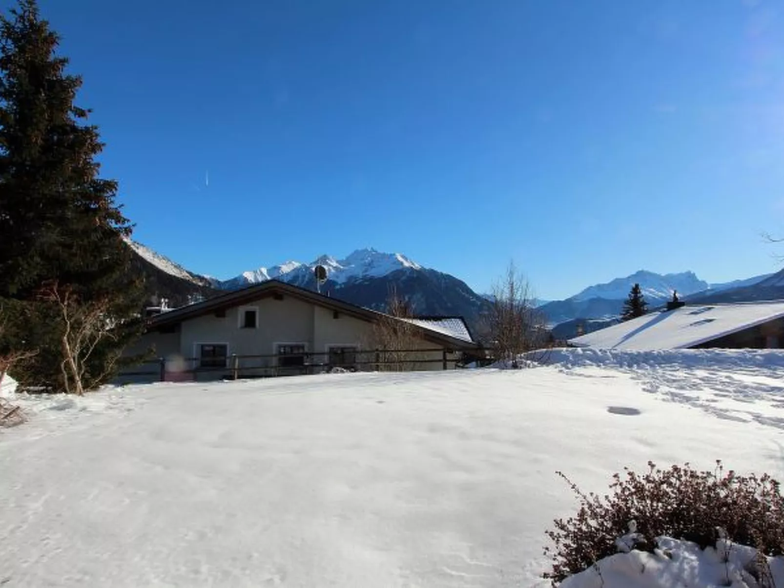 Arnika Family Accommodation in Lantsch-Lenz – For 5 People - Buiten