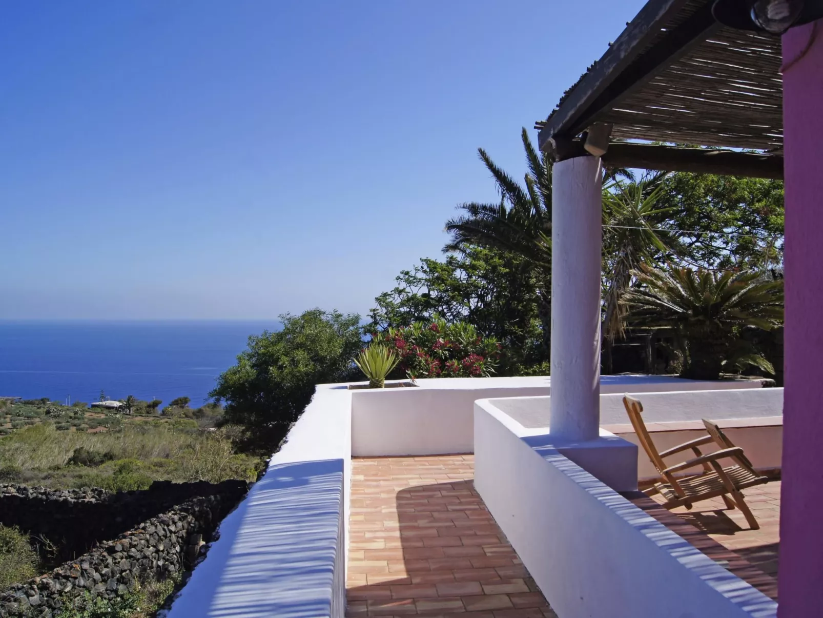 Dammuso mit Terrasse und Meerblick - Buiten