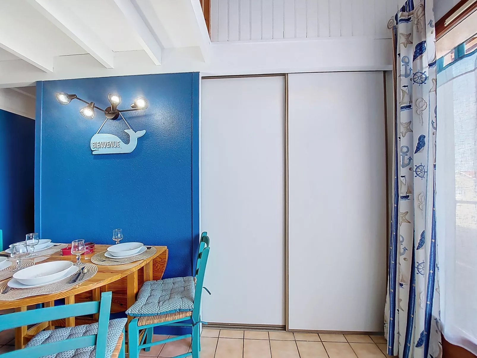 Les Soleils Rouges - Binnen