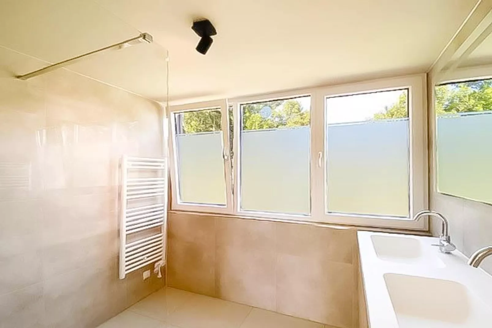 Hip in Sint Maarten - 79 - Badkamer