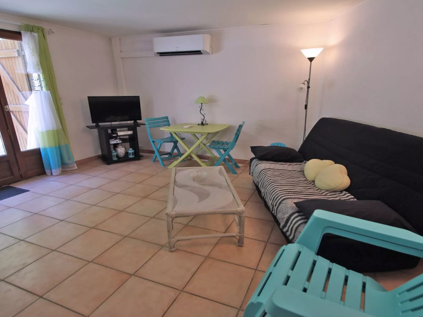 Le Bateau - 4 Personen - Füße im Wasser - Strand - Binnen