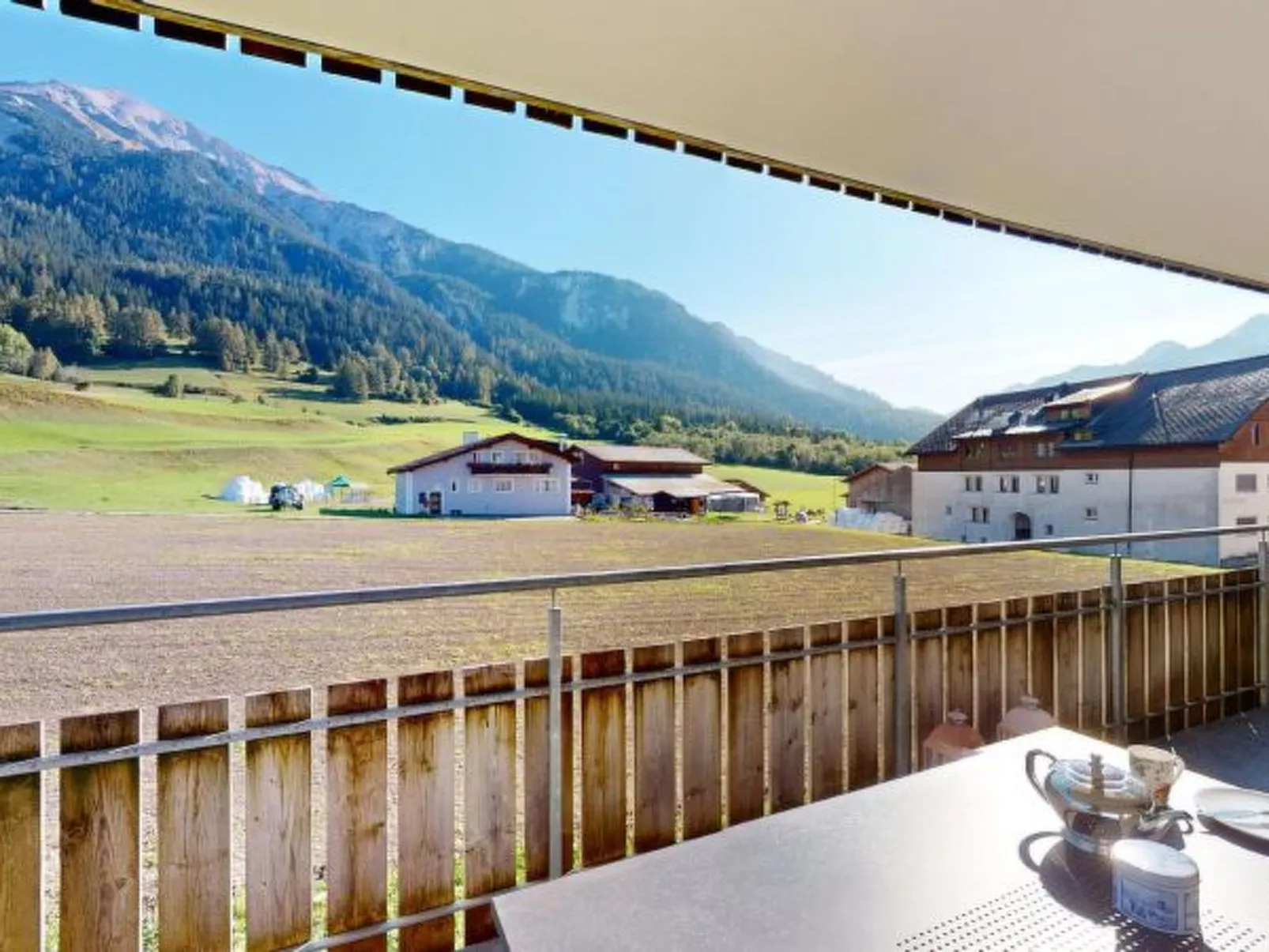 3.5 Zimmer Ferienwohnung Piz Linard Lantsch Lenz - Buiten