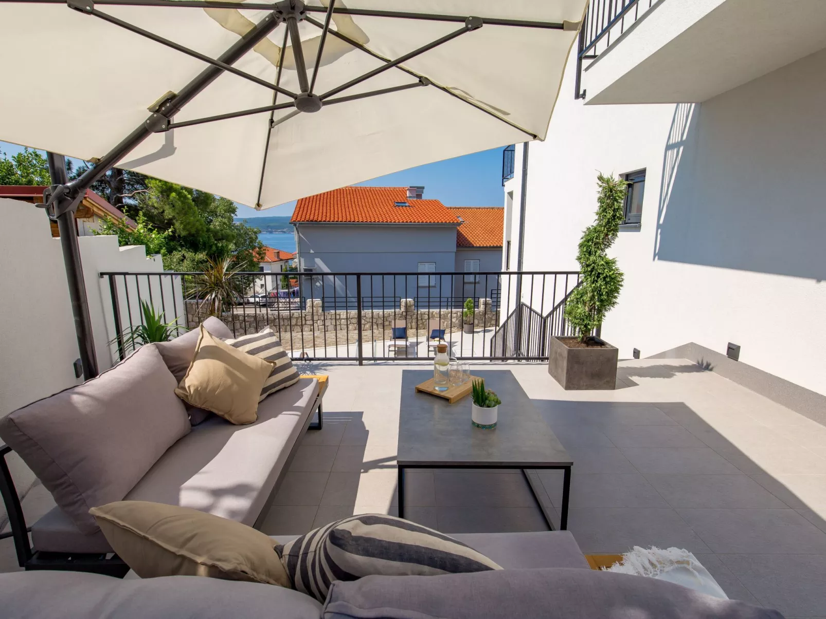 "Sunrise" mit Pool - Image-tags.info