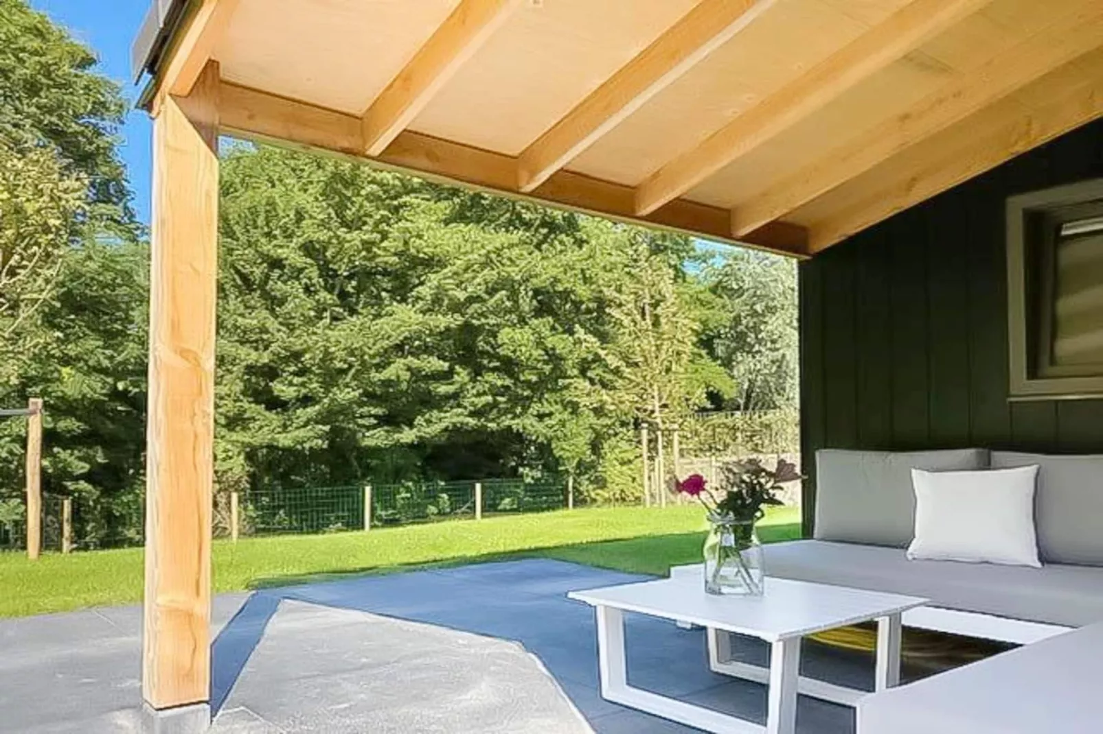 Hip in Sint Maarten - 79 - Terrasbalkon