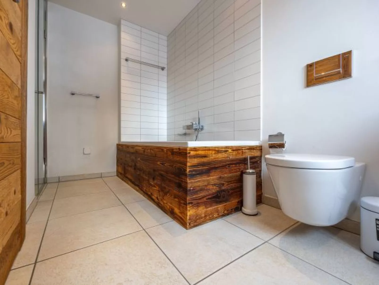 Above the Clouds - spacious chalet with great view - Binnen