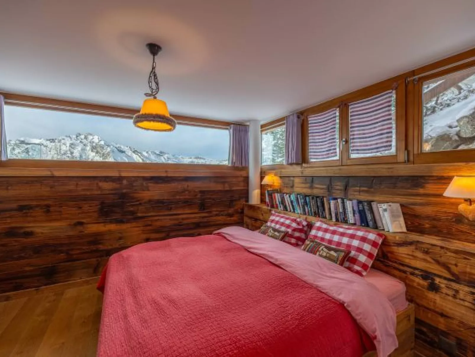 Above the Clouds - spacious chalet with great view - Binnen