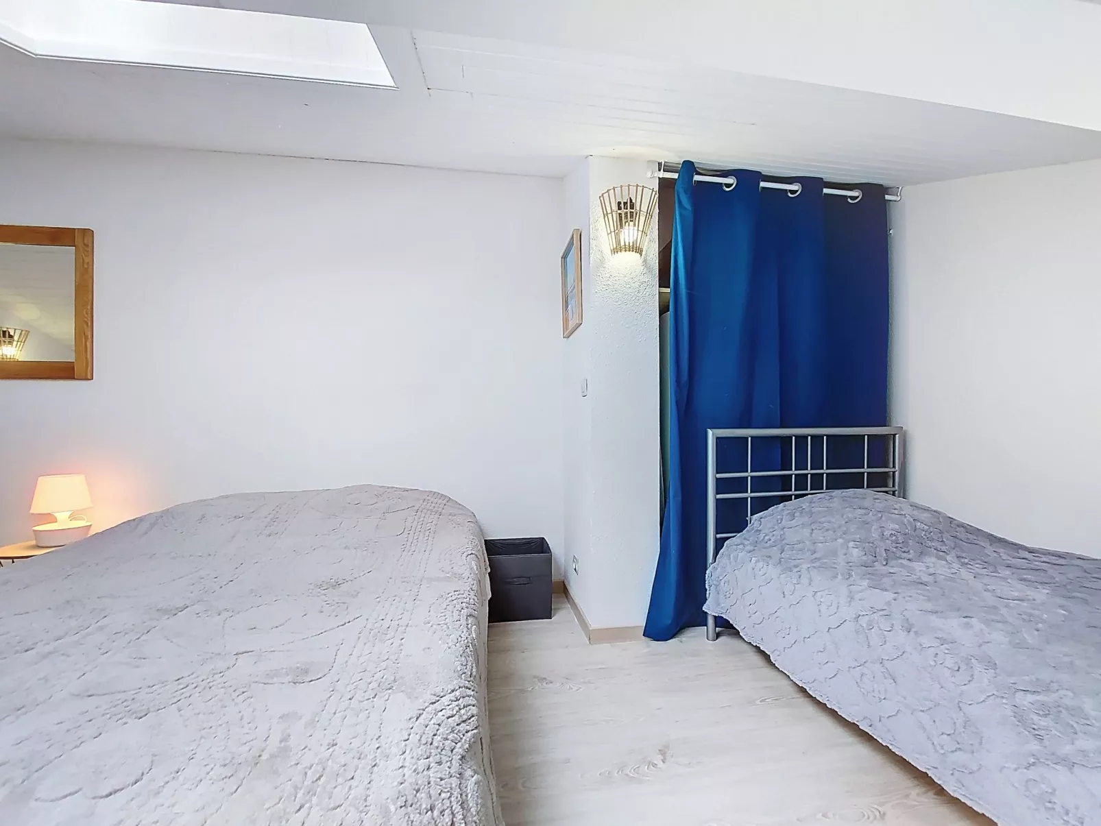 Les Soleils Rouges - Binnen