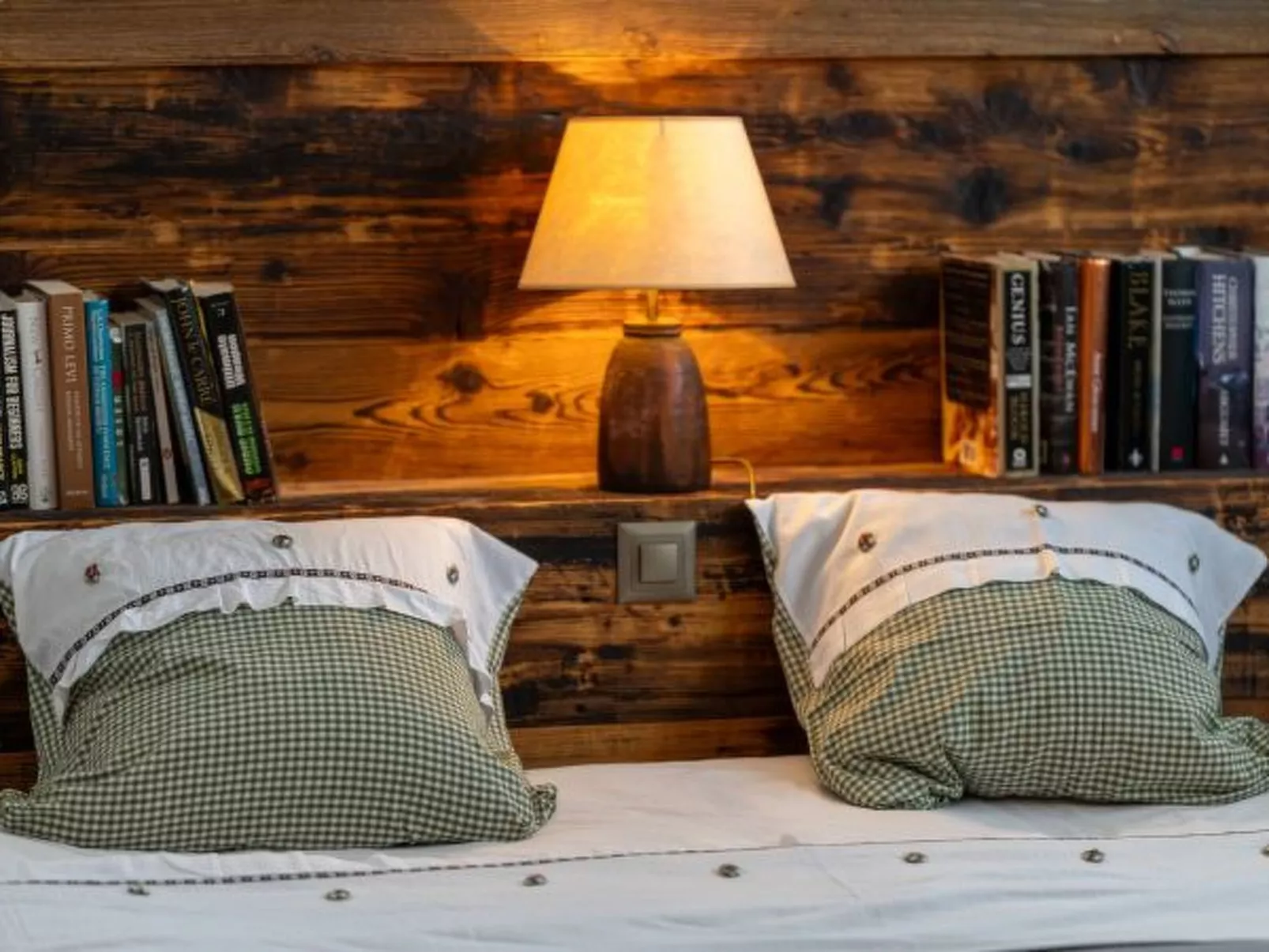 Above the Clouds - spacious chalet with great view - Binnen