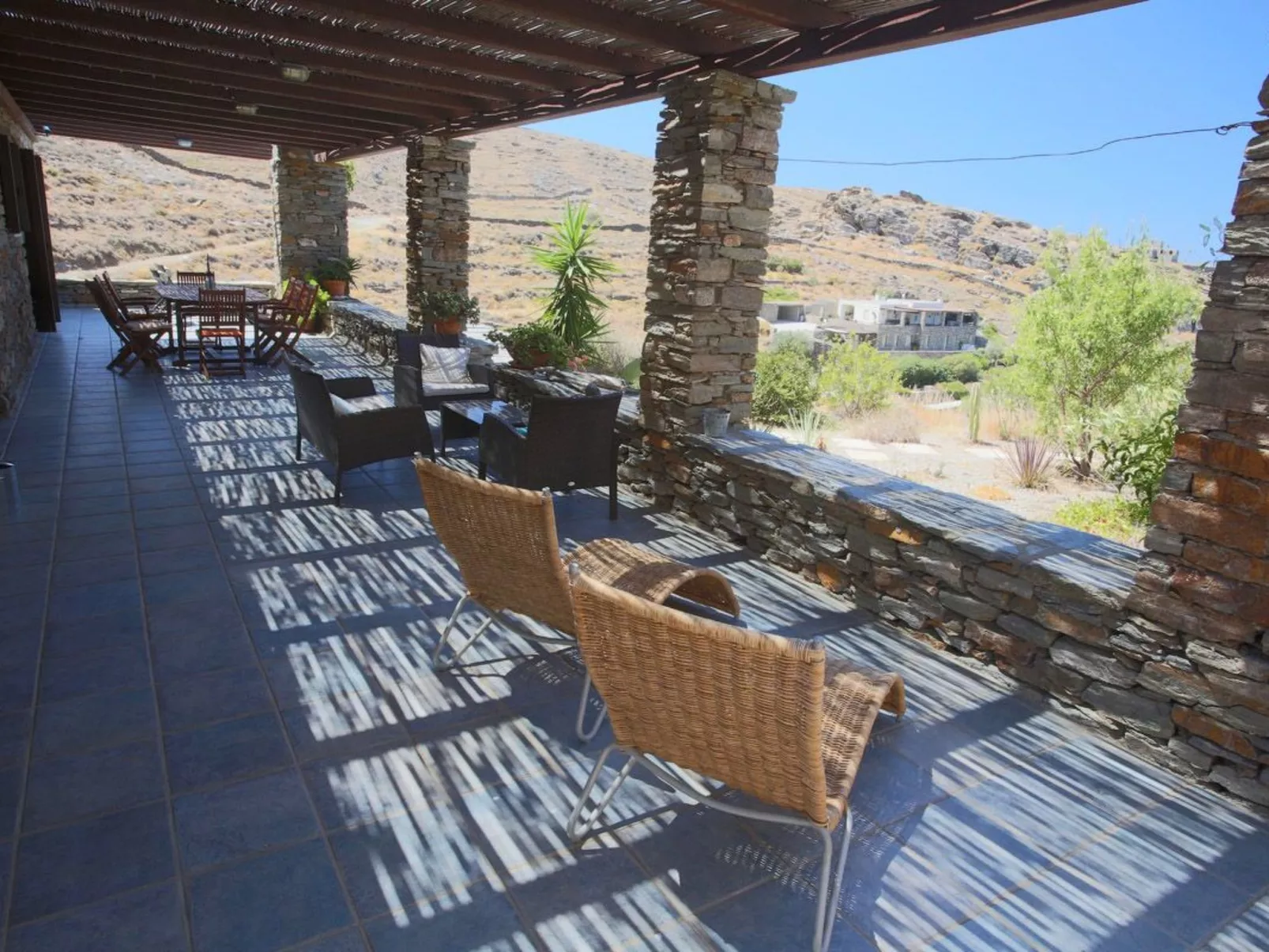 Haus in Kea mit Parkplatz im Freien und Blick auf den Sonnenuntergang - Image-tags.info