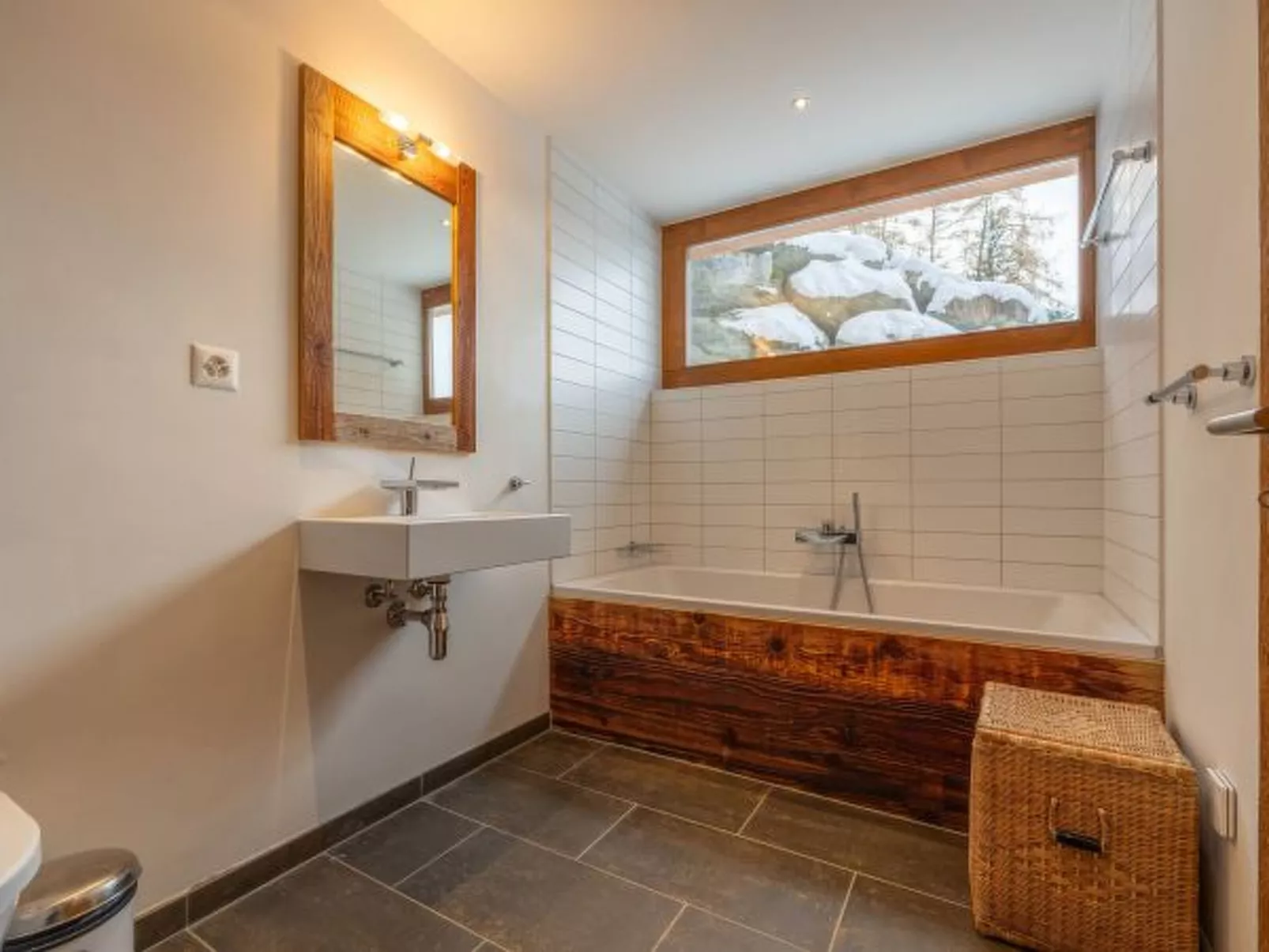 Above the Clouds - spacious chalet with great view - Binnen